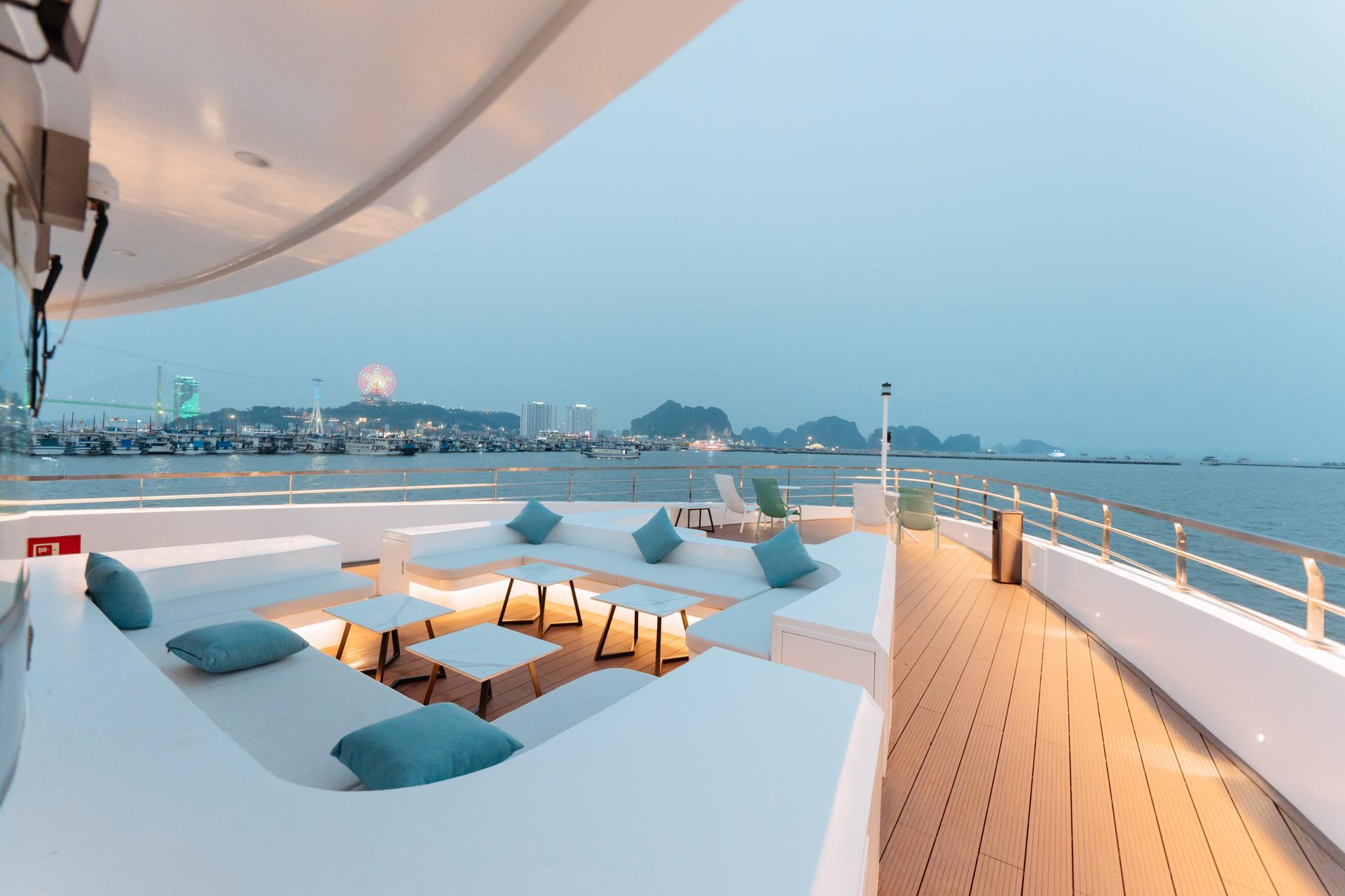 Sunset Dinner Experience of Ha Long Bay by Saquila Yacht - Thumbnail 10