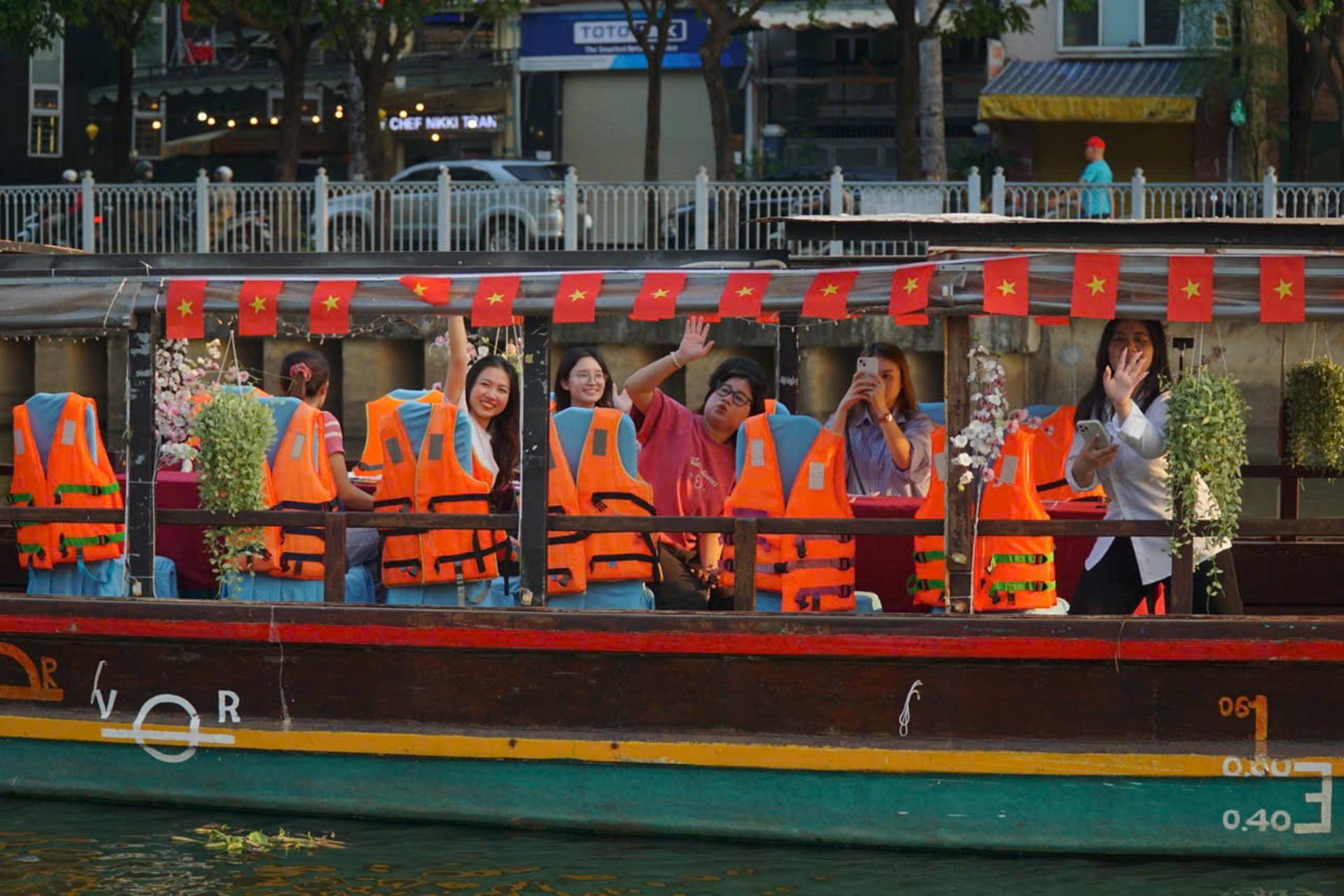 Nhieu Loc Boat Experience: A Glimpse of Saigon - Thumbnail 4