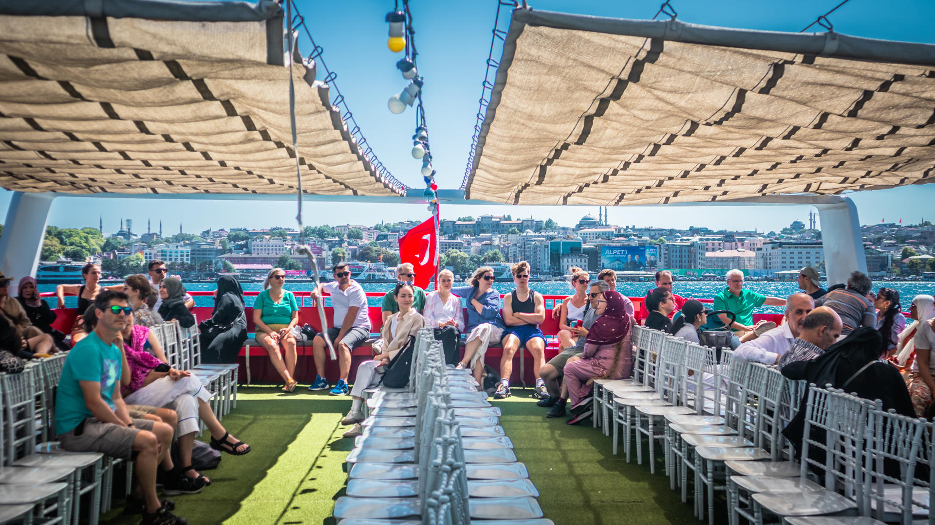 Istanbul: Bosphorus Sightseeing Cruise Tour with Audio Guide - Thumbnail 9