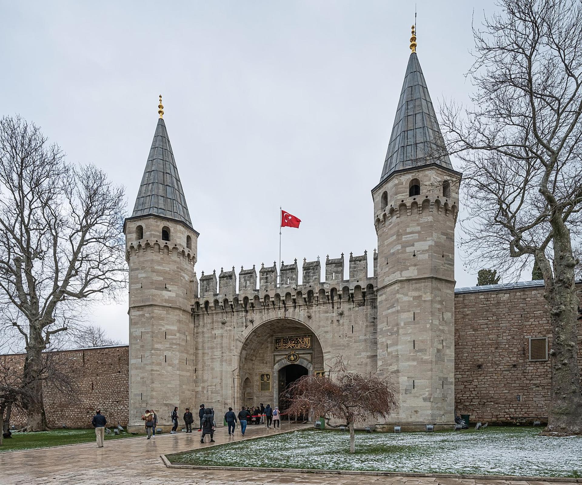 Hagia Sophia & Topkapi Palace & Basilica Cistern Combo Tickets - Thumbnail 2