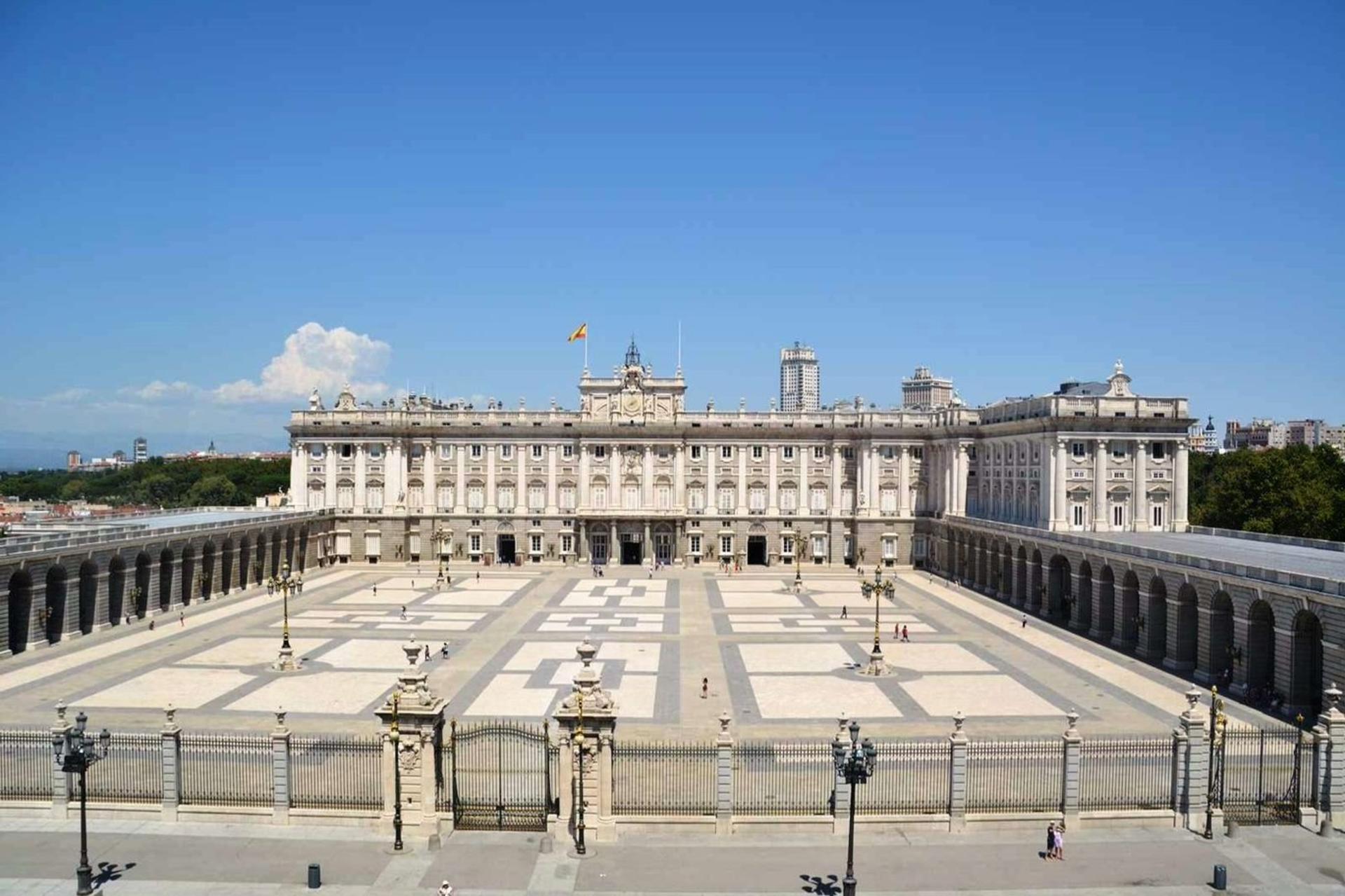 Madrid: Royal Palace Skip-the-Line Tour & Old Town Walking Tour - Thumbnail 3
