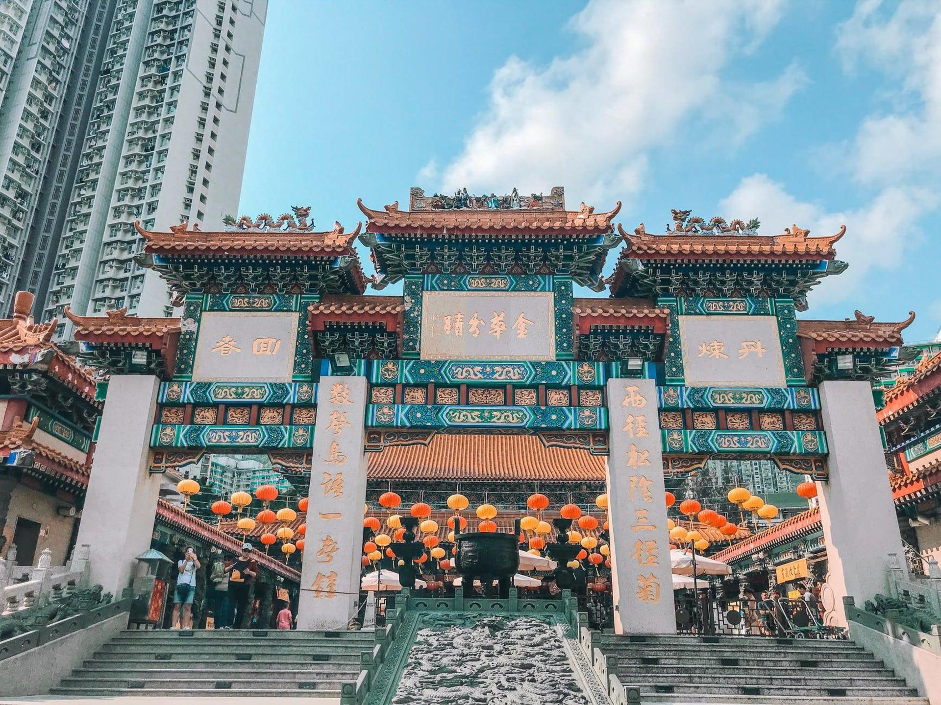 Ultimate Praying Temple Tour in Hong Kong  - Image 1