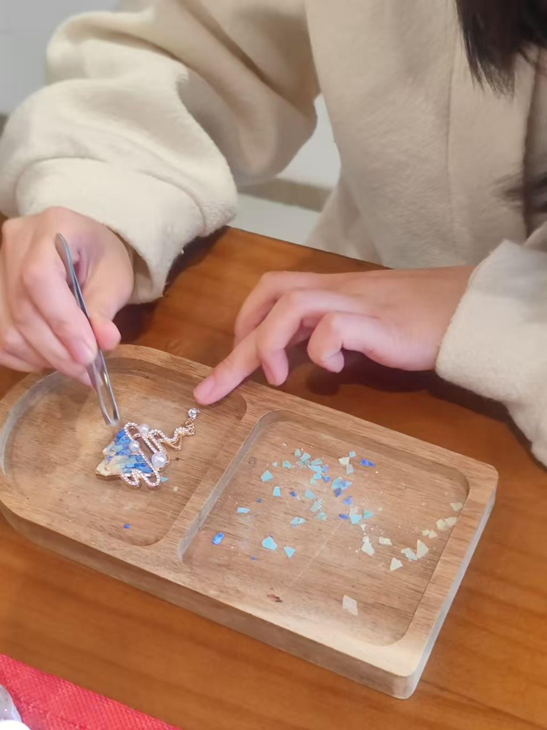 Handcraft Your Chinese Mother-of-Pearl Jewelry - Thumbnail 16