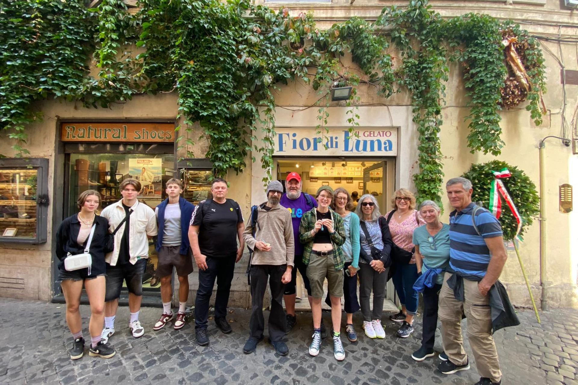 Authentic Roman Pizza Class in Trastevere with walking gelato tour - Thumbnail 15