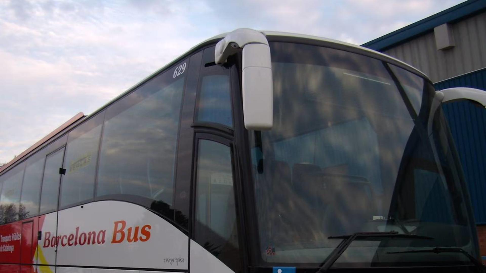 Girona - Costa Brava Airport to Barcelona bus - Thumbnail 3