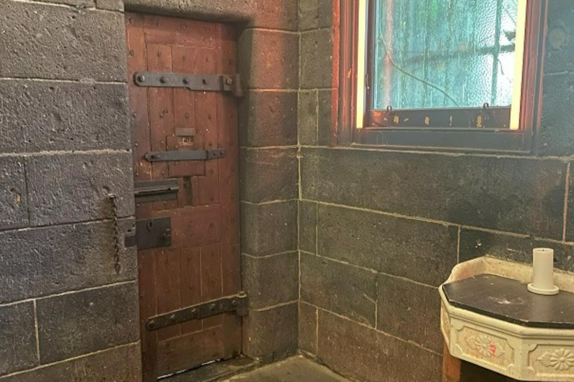 Spirits and Ales Haunted Pub Tour in Melbourne - Thumbnail 8