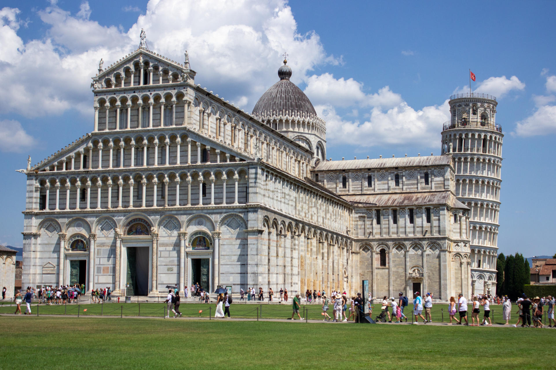 Florence and Pisa one-day tour from Milan by train - Thumbnail 3