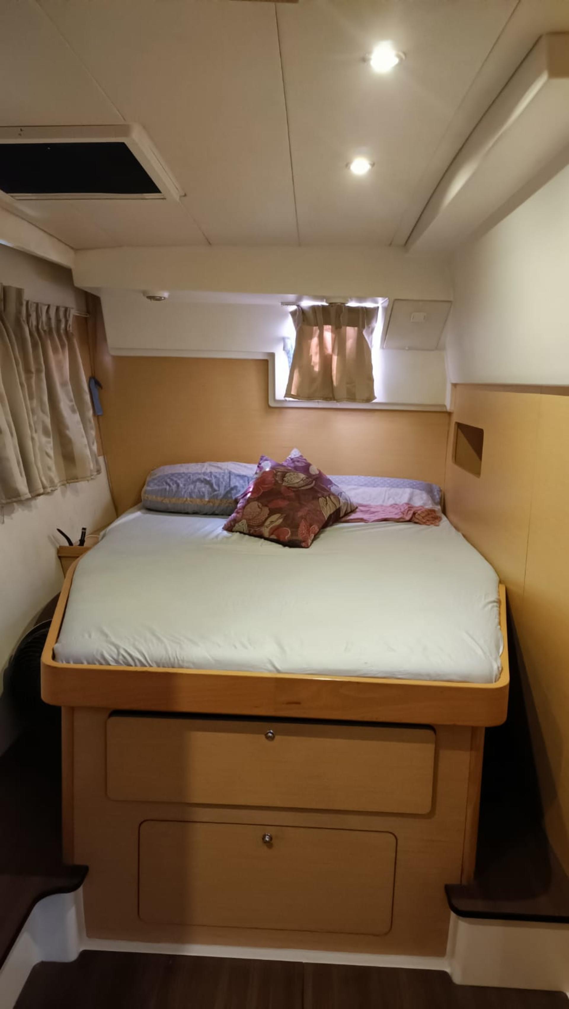 Singapore Yacht Charter by White Sails - Thumbnail 17