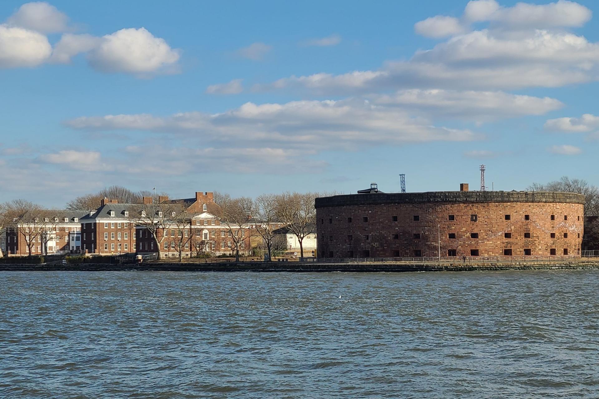 60 Minute Statue of Liberty and Ellis Island Cruise in New York - Thumbnail 16