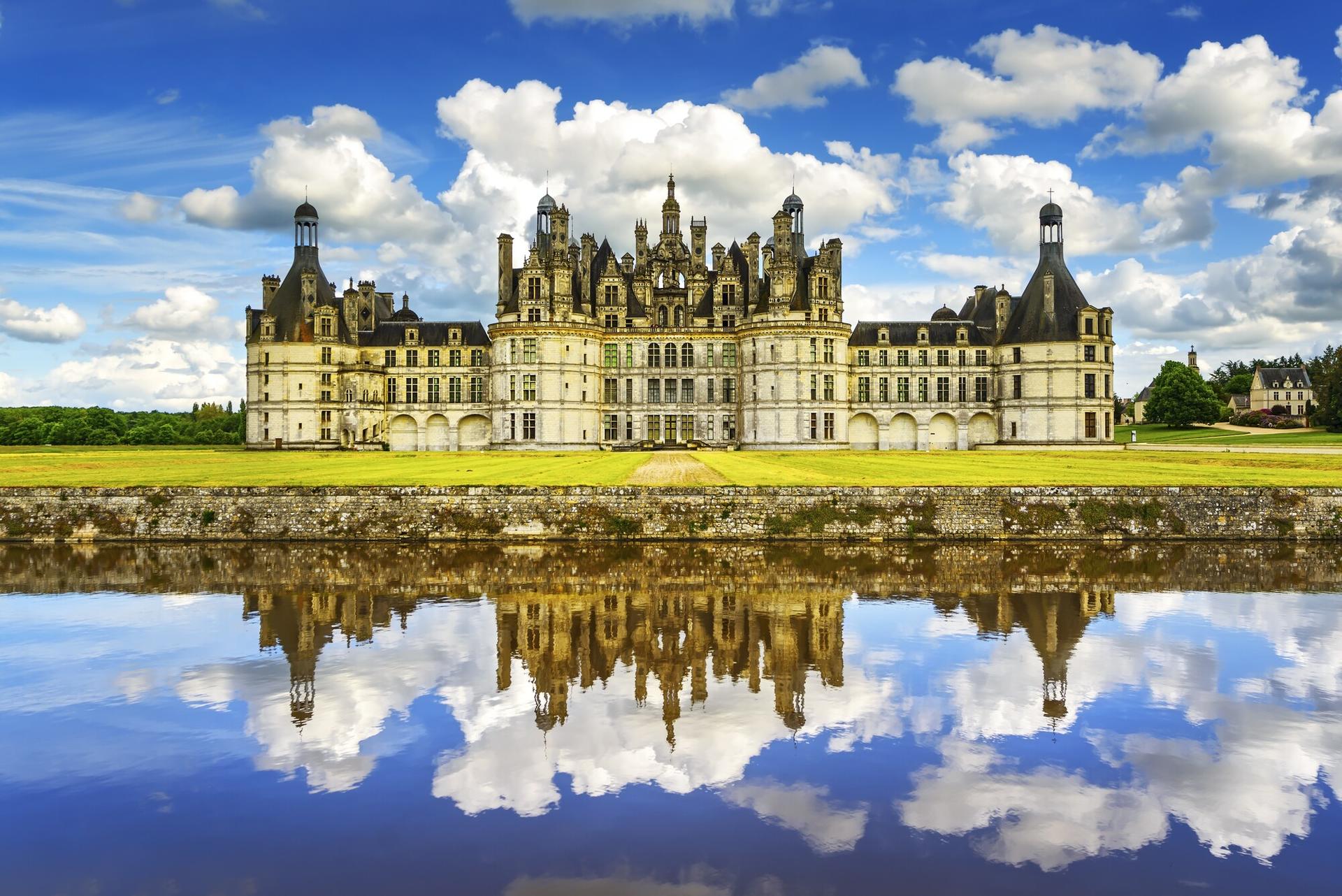 Loire Valley Castles Day Tour from Paris with Wine Tastings - Thumbnail 2