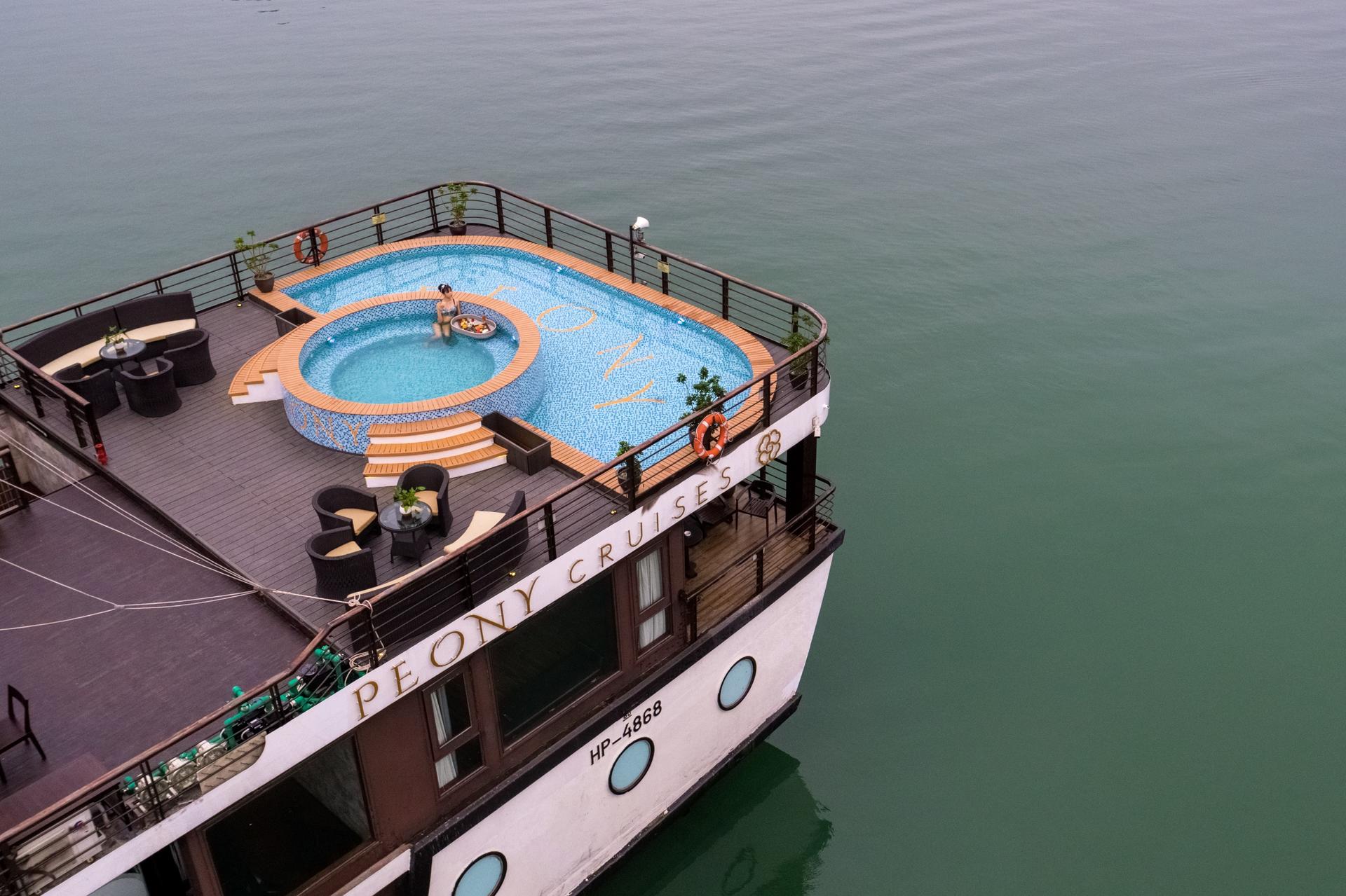 Peony 2D1N Cruise: Ha Long Bay & Lan Ha Bay Tour - Thumbnail 5