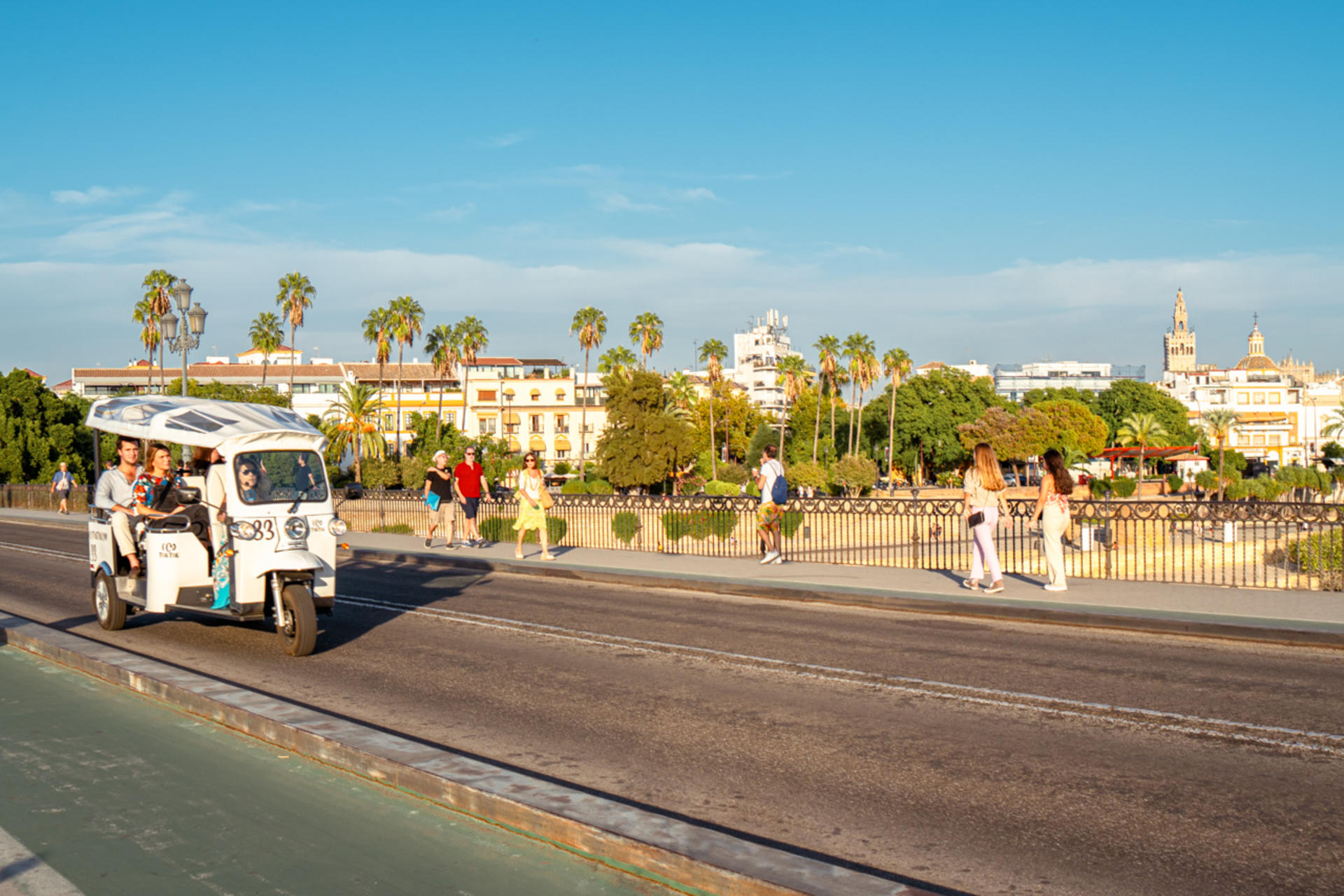 Private Eco Tuk Tuk Tour in Seville - Thumbnail 8