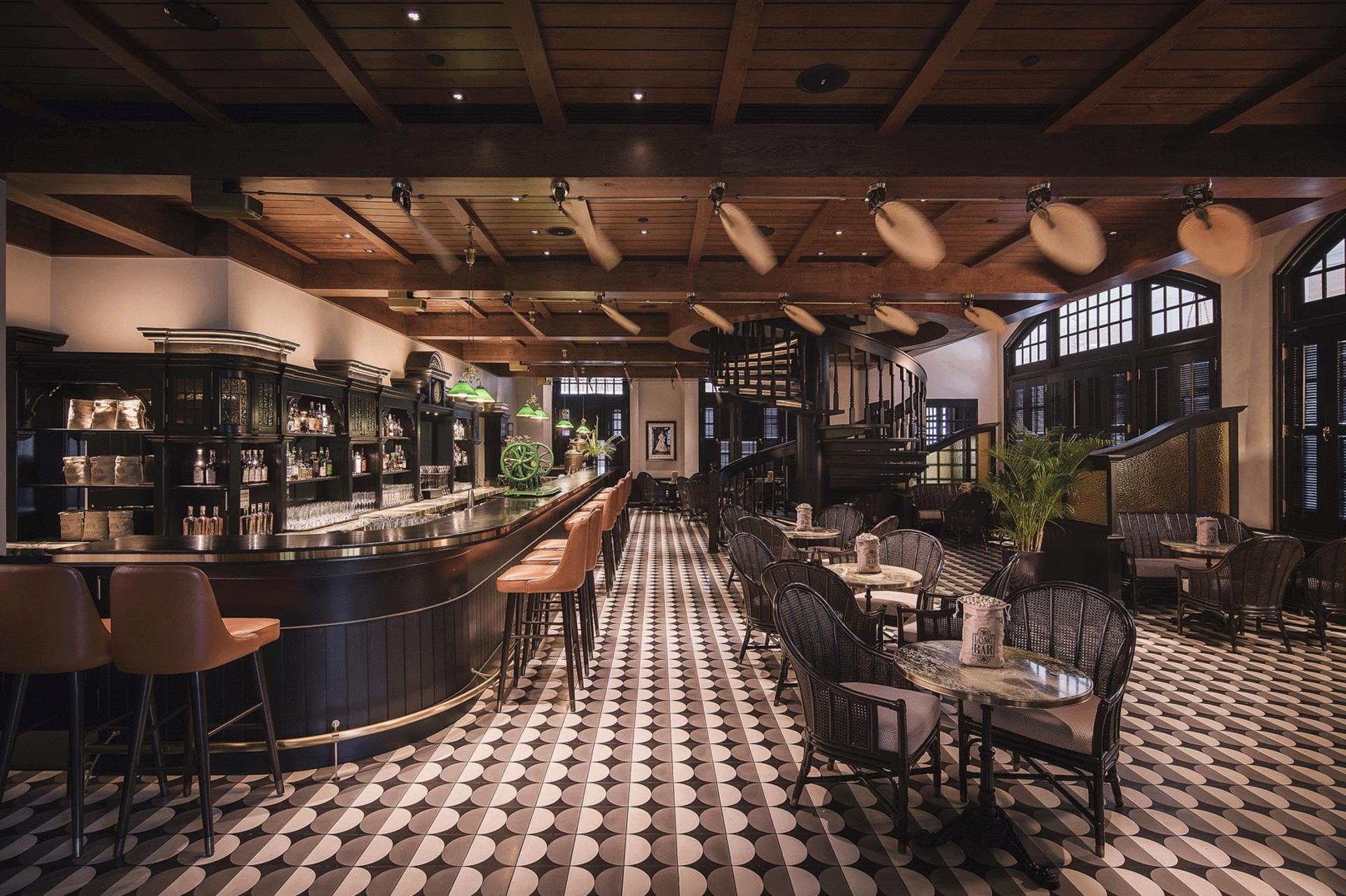Long Bar at Raffles Hotel - Image 1