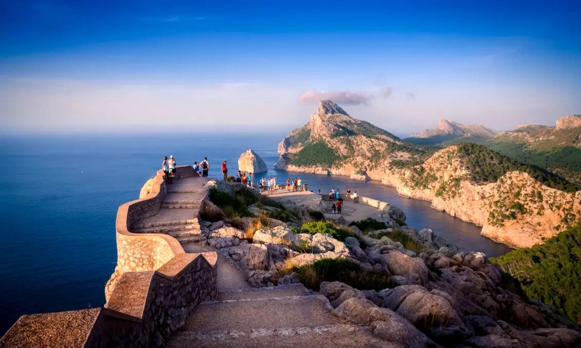 Formentor Cape, beach & local market - Image 1