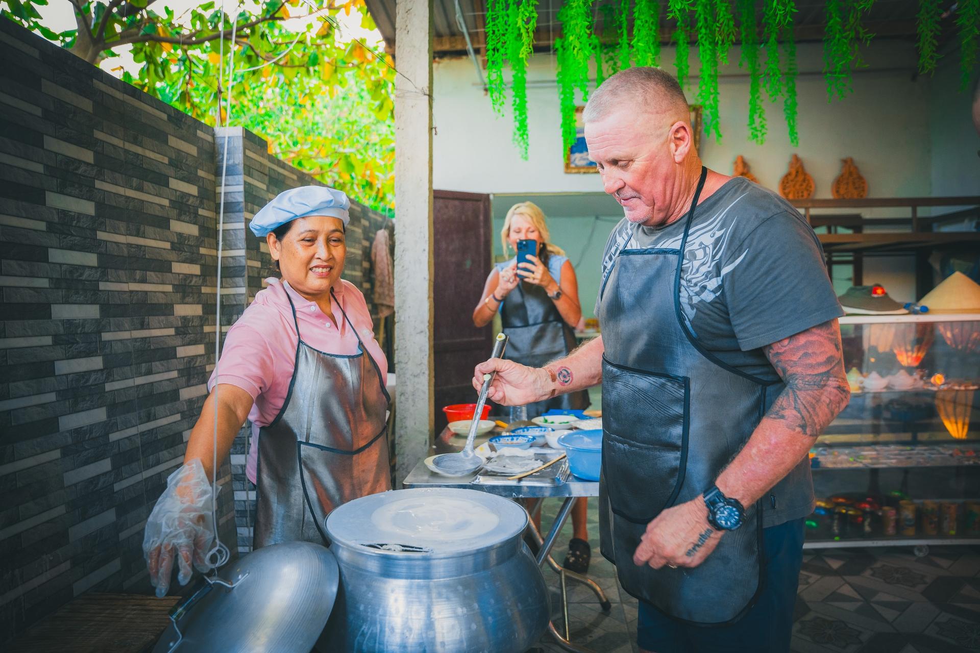 Hoi An Evening Street Food Tour with a Local Guide - Thumbnail 46