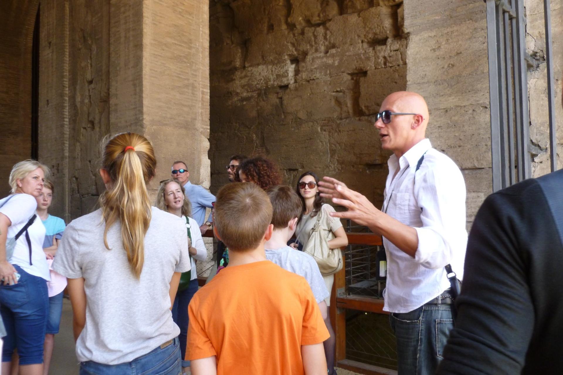Colosseum, Roman Forum and Palatine Hill private tour in Rome - Thumbnail 4