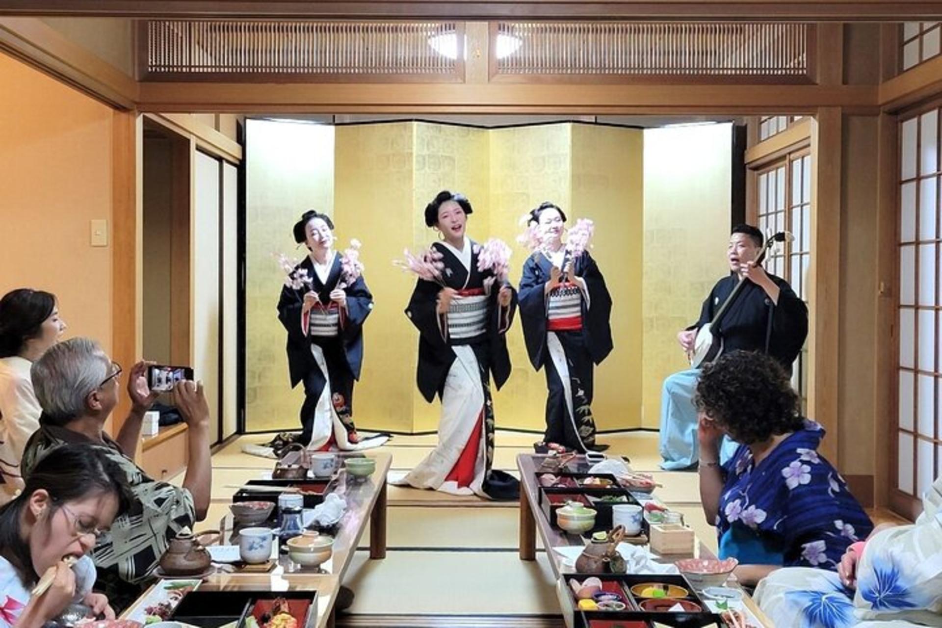 Enjoy Cultural Downtown and Traditional Cuisine from Tokyo - Thumbnail 6