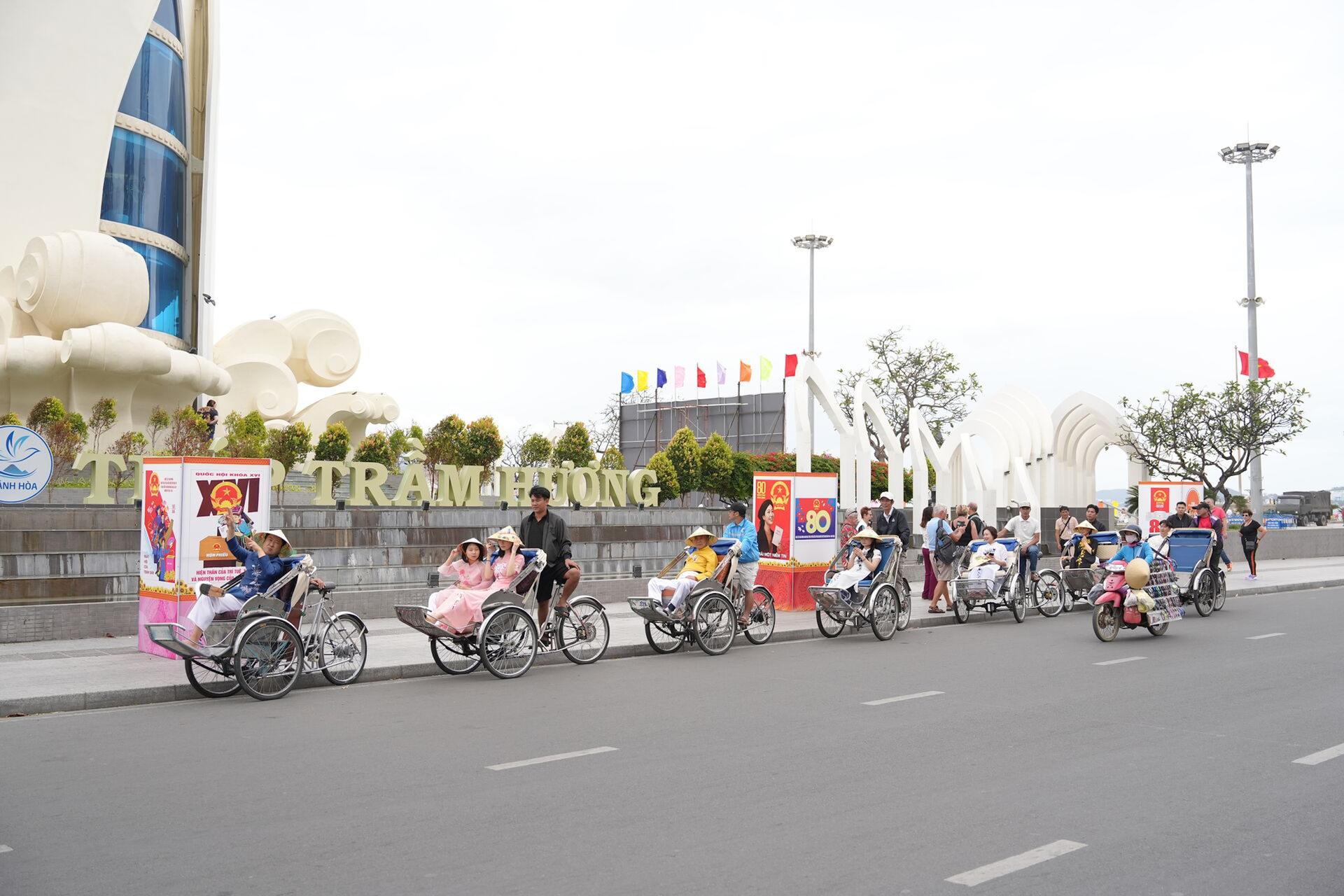 Nha Trang Cyclo Tour with Ao Dai Rental + Photo Shoot at Cathedral  - Thumbnail 20