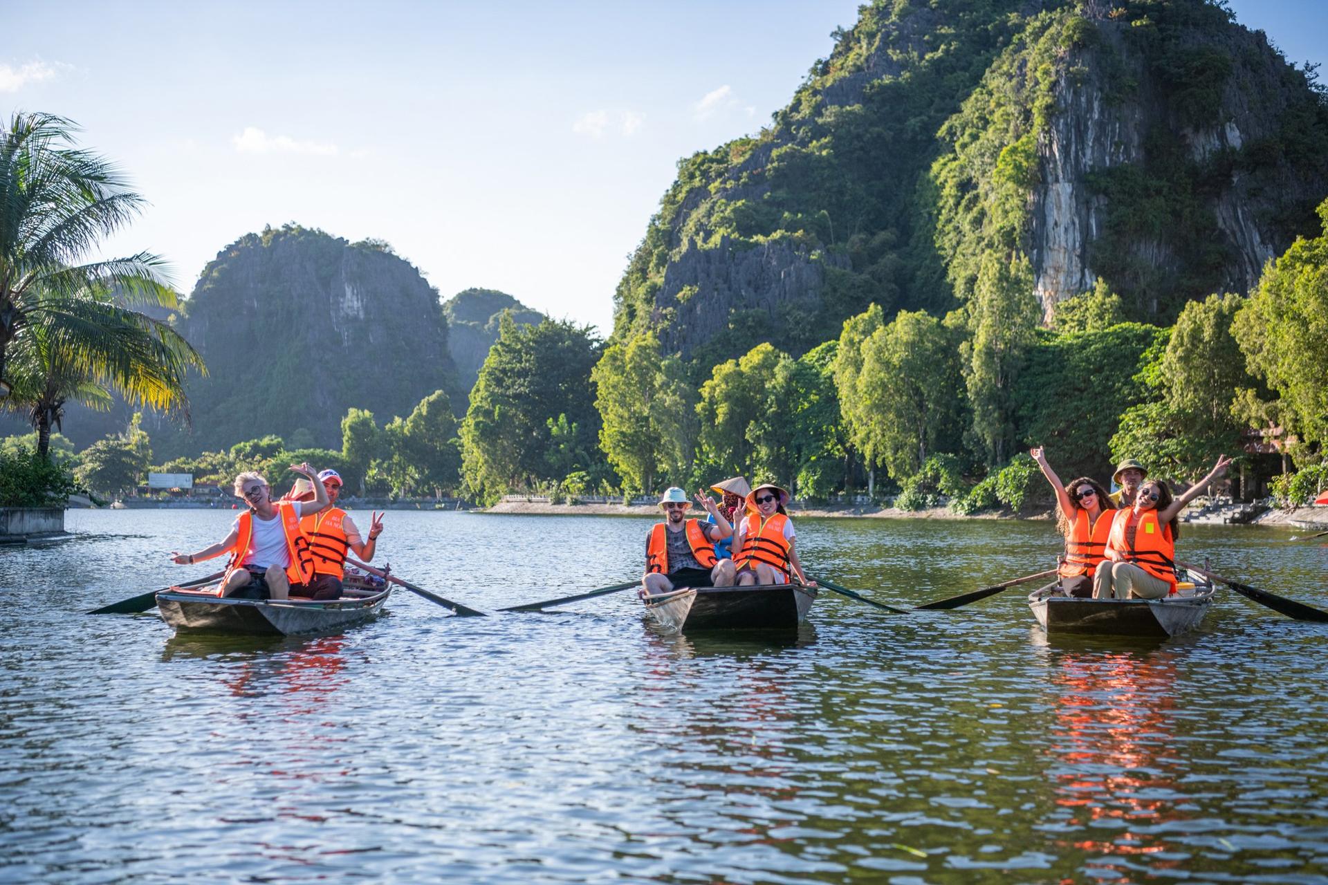 Ninh Binh Deluxe Small Group Day Tour from Hanoi by Limousine D-Car  - Thumbnail 8