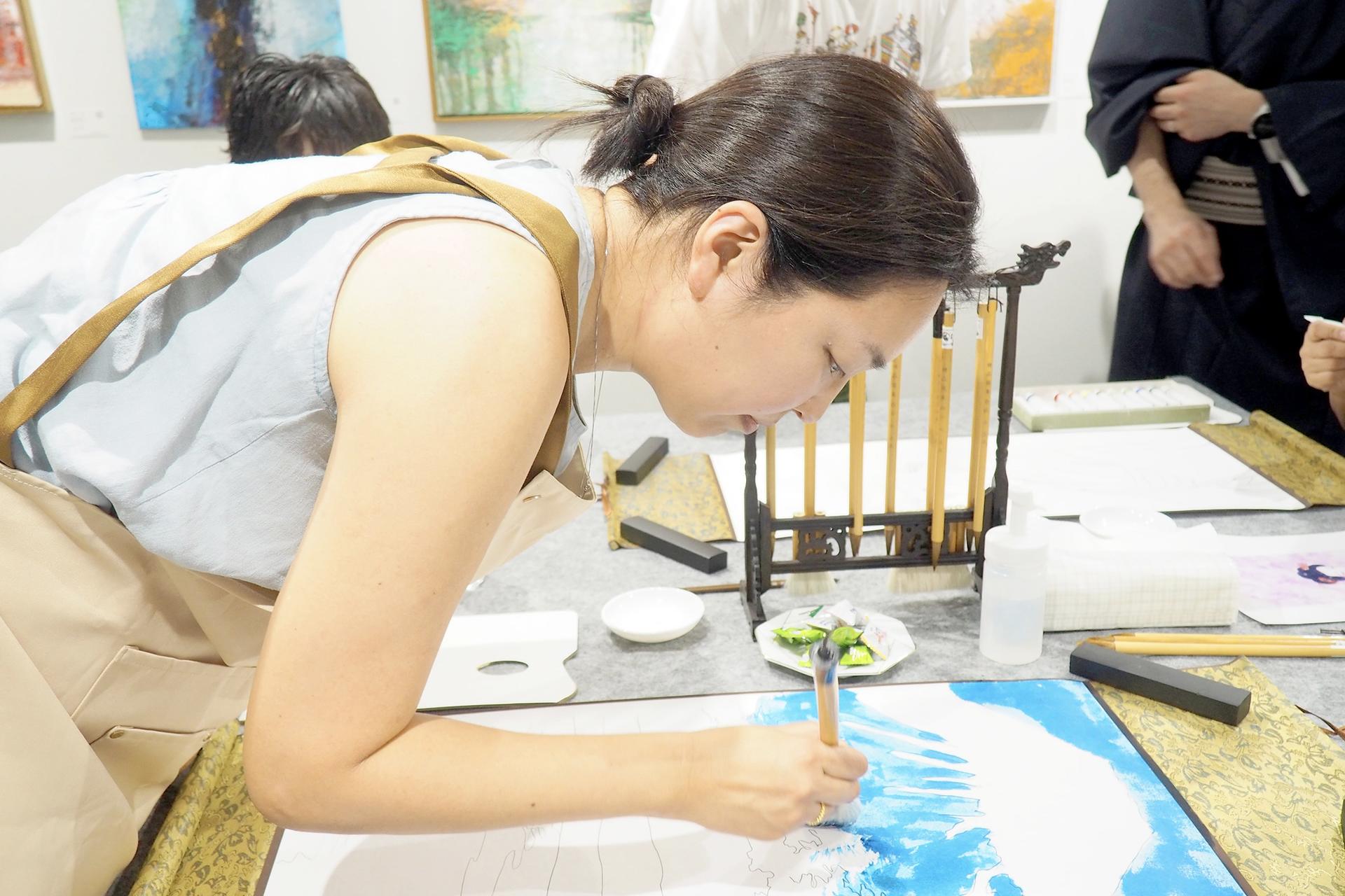 Tokyo Ginza: Japanese Style Painting Workshop - Thumbnail 5