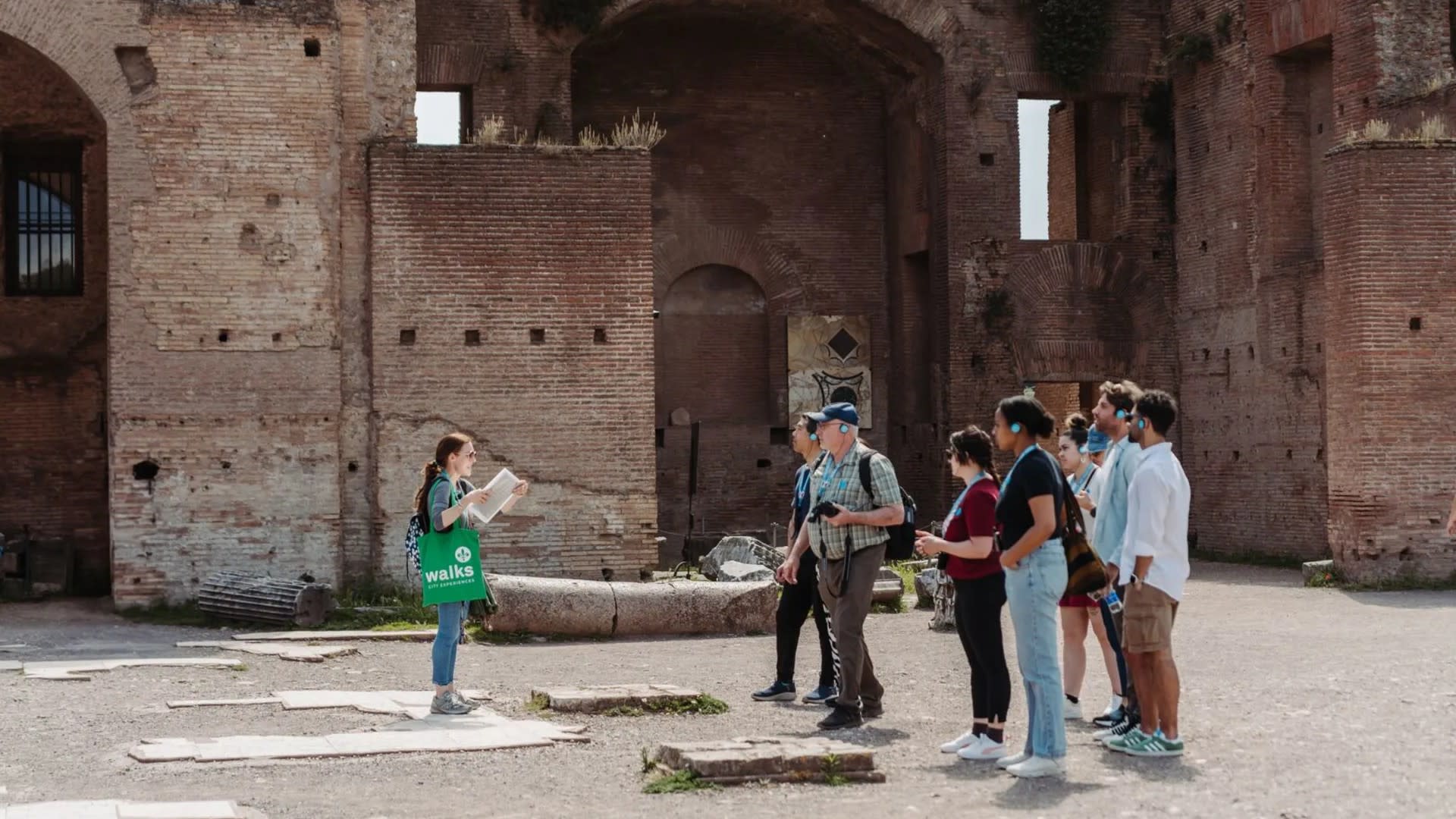 Colosseum, Roman Forum and Palatine Hill Tour in Rome - Thumbnail 5