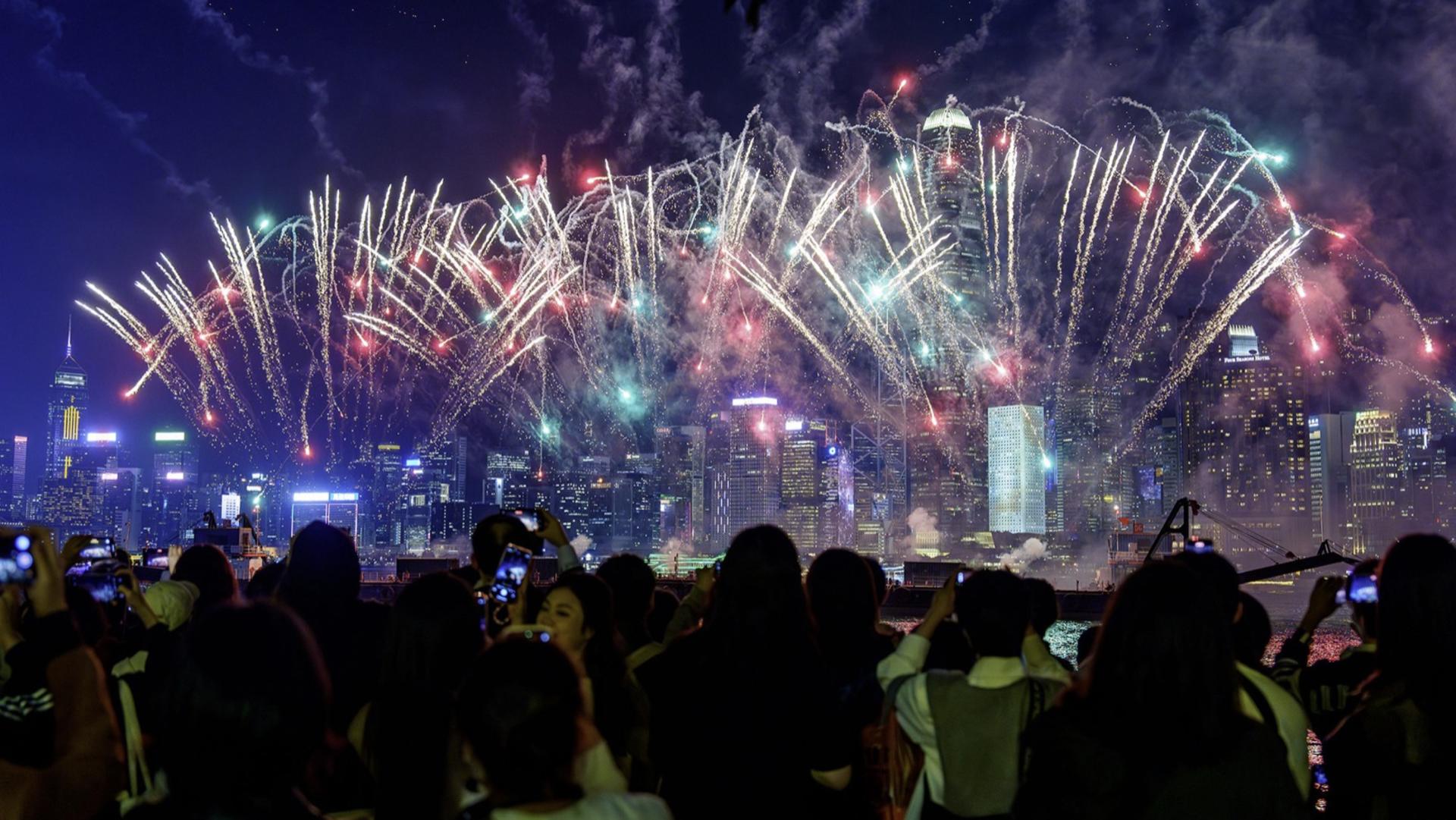 Victoria Harbour Night Cruise Experience - One Yacht (Unlimited Drinks+Photography) - Thumbnail 10