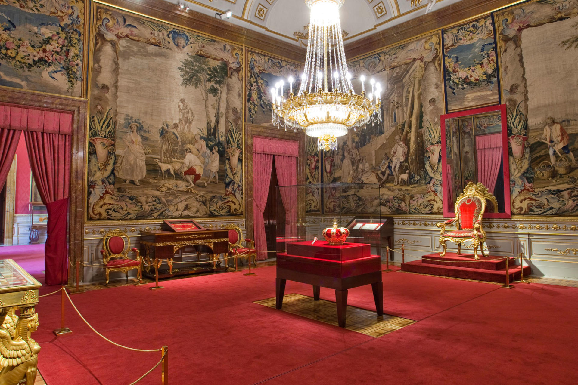Madrid Royal Palace Guided Tour with Skip-the-line Access - Thumbnail 10