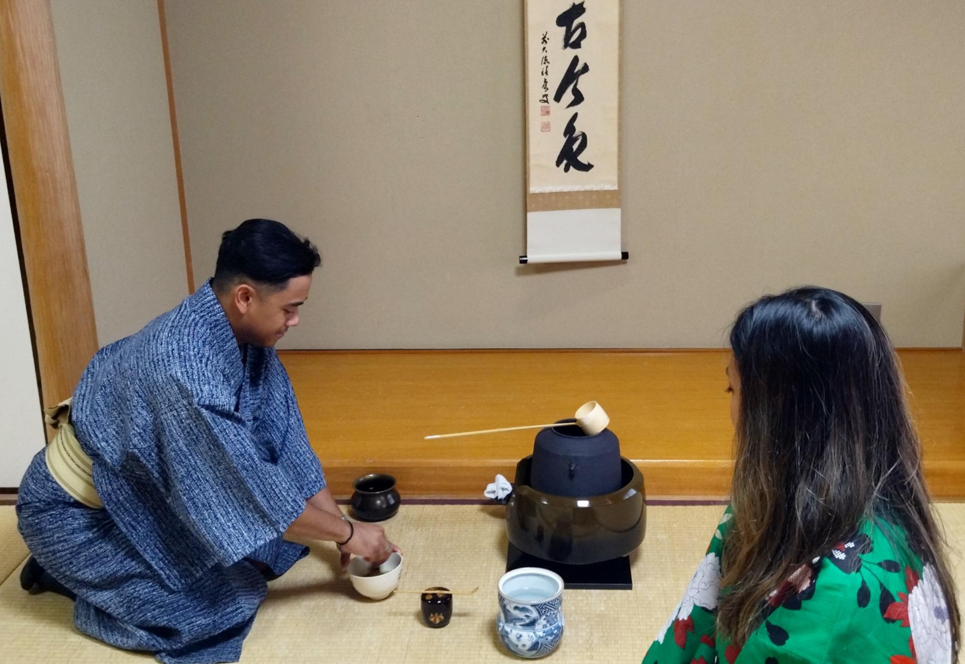 Experience an authentic tea ceremony in kimono (near Osaka Castle) - Thumbnail 13