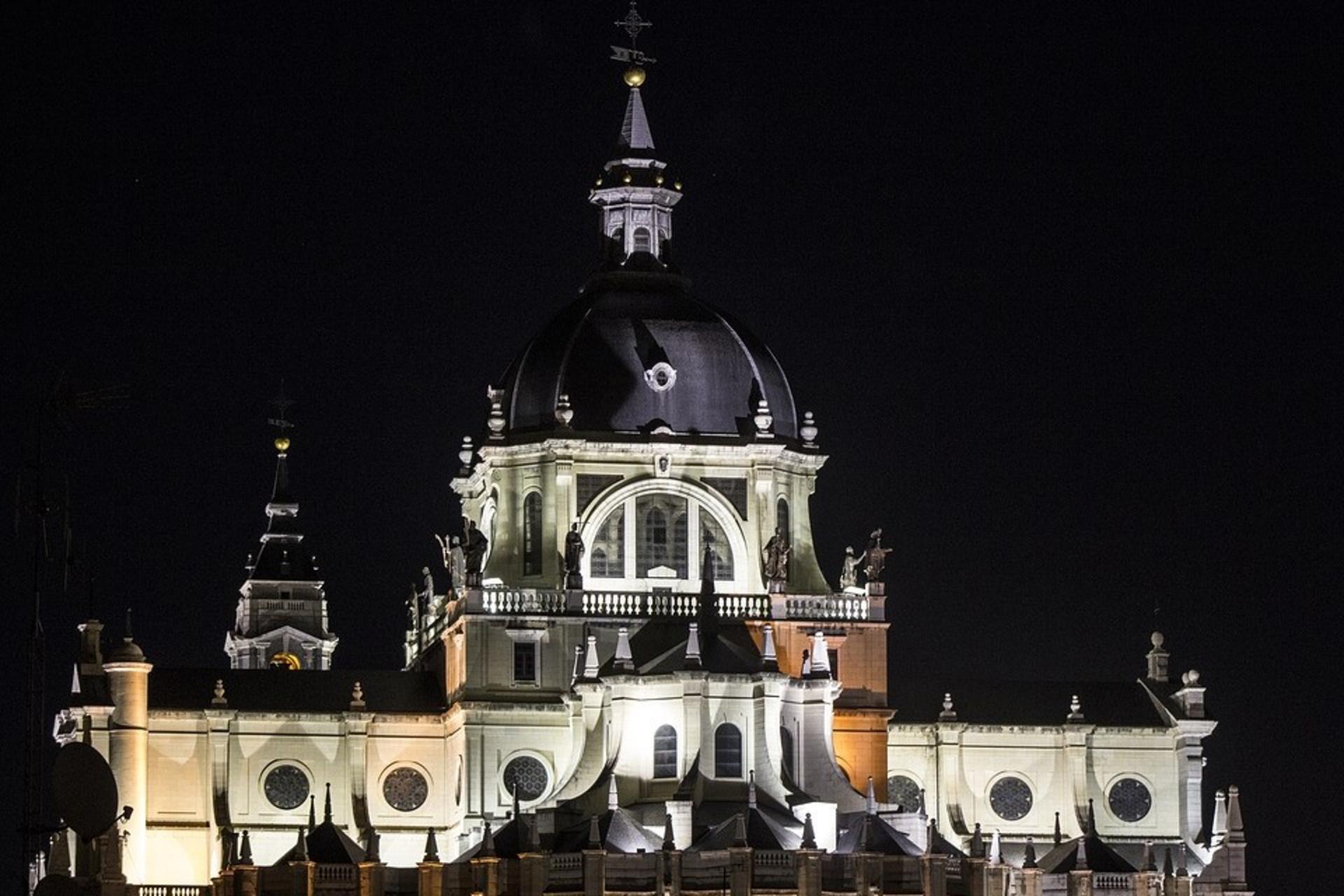 Evening Walking Tour in Madrid  - Thumbnail 2