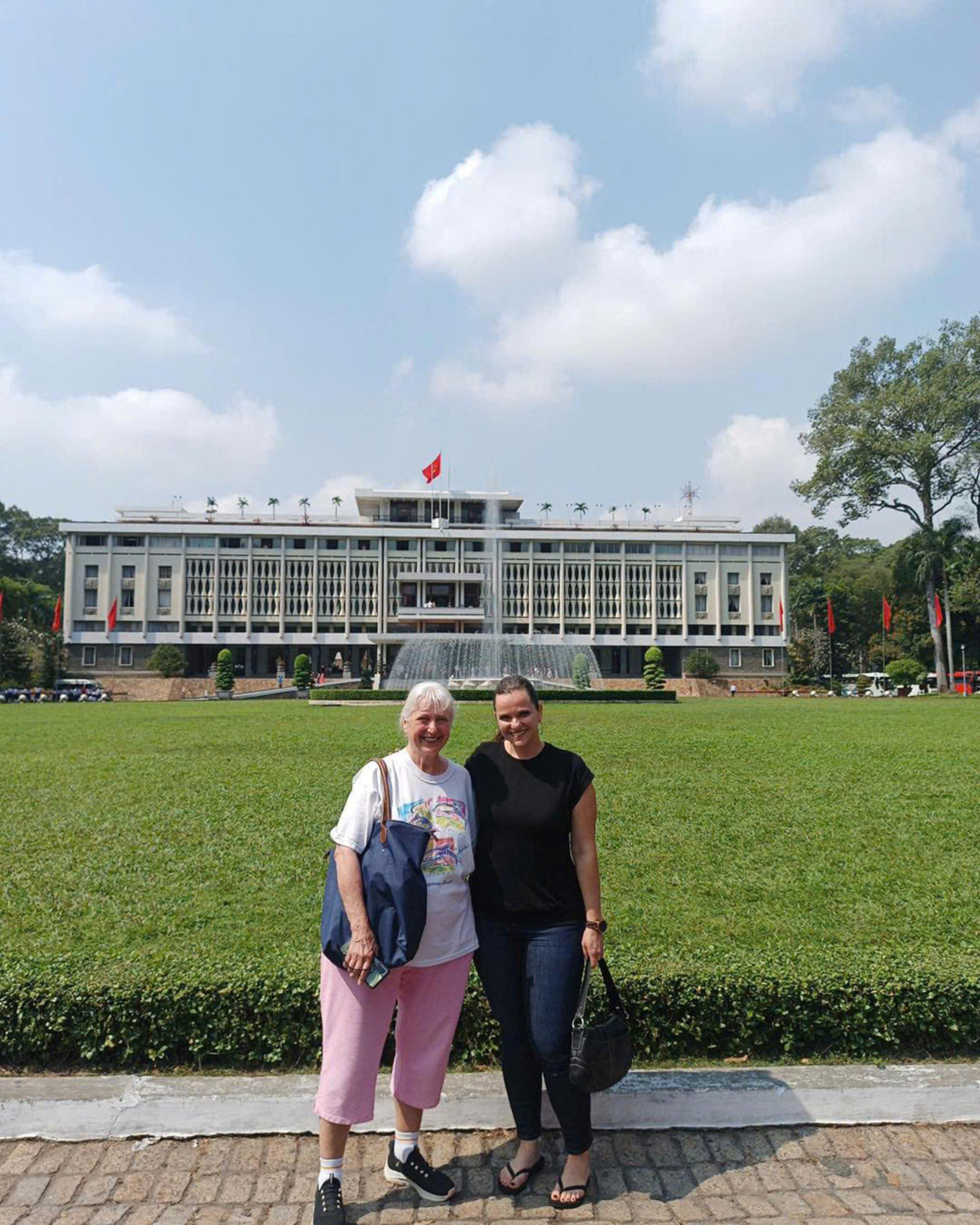 Morning City Tour: Independence Palace, War Museum, Ben Thanh Market - Image 1