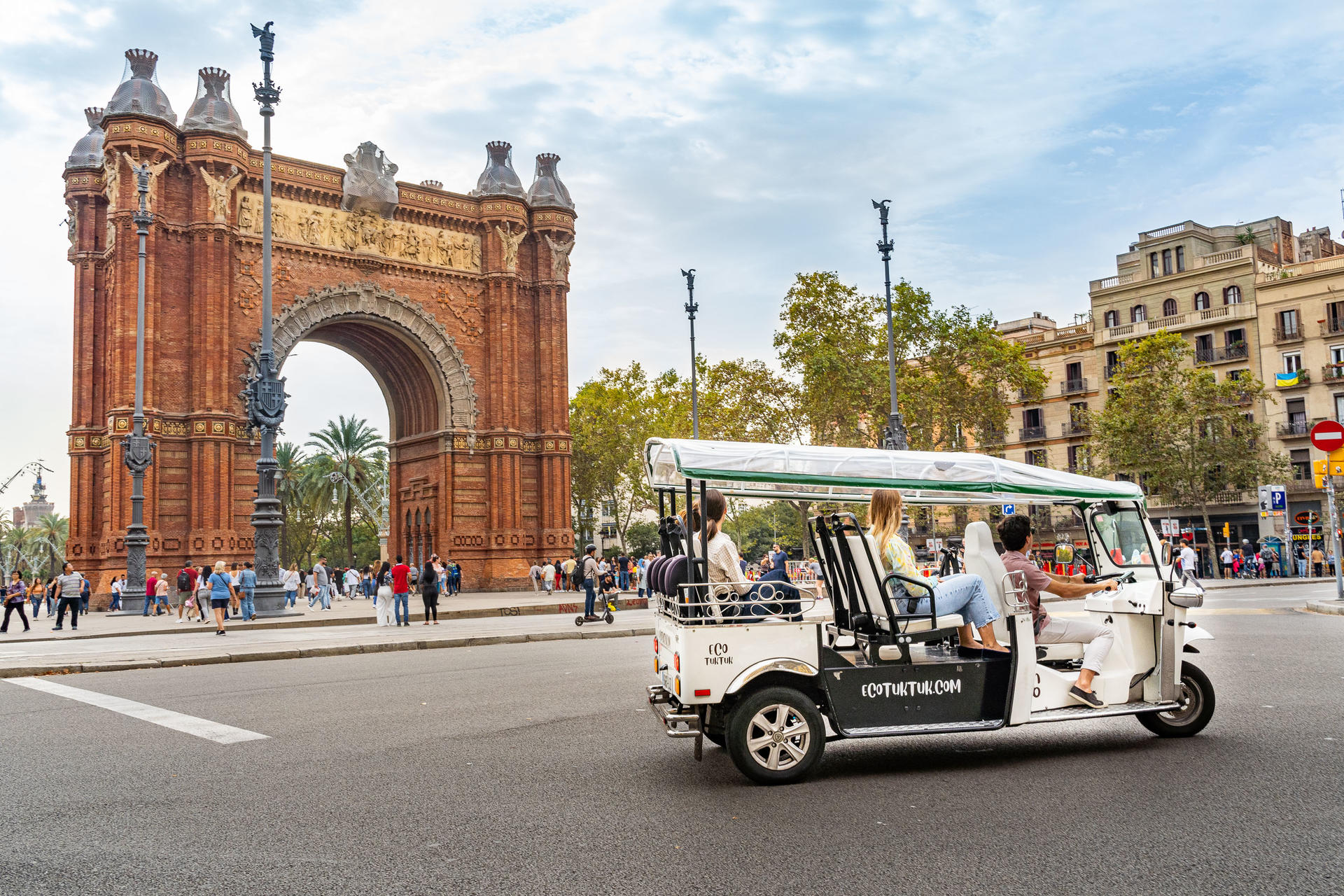 Tuk Tuk Tour in Barcelona - Image 1