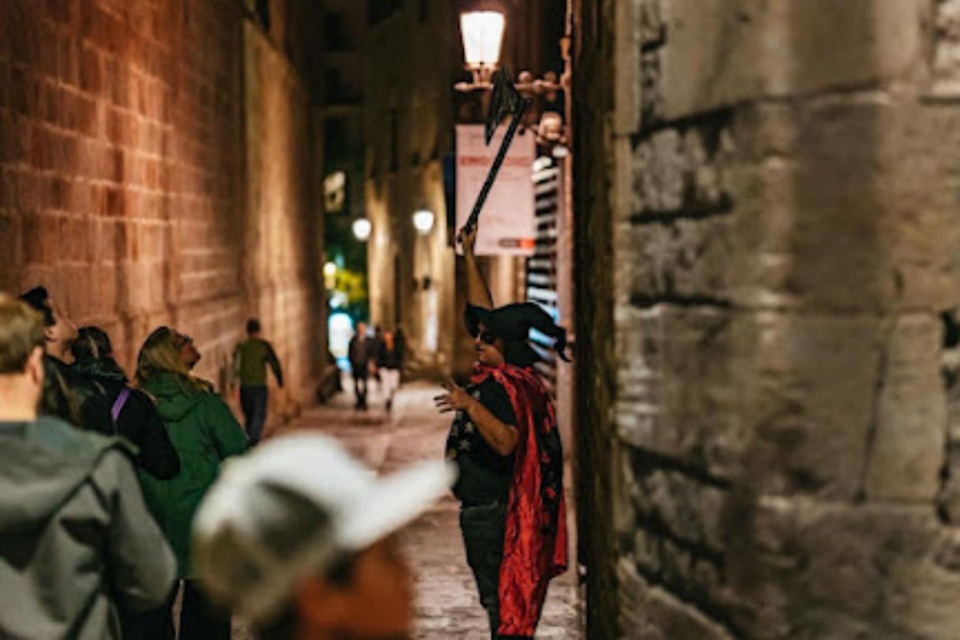 Ghosts and legends walking tour in Barcelona - Thumbnail 4