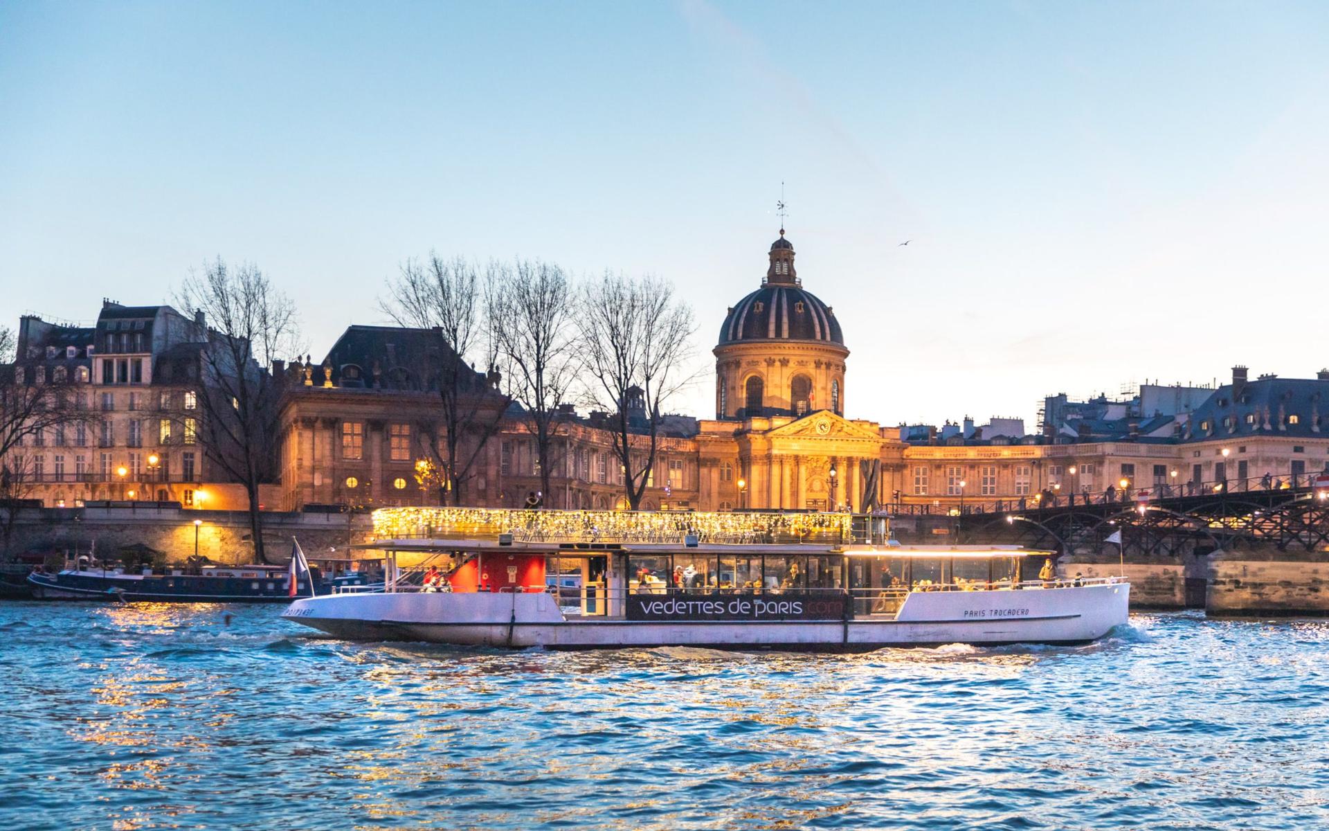 Vedettes de Paris 1-Hour Seine River Musical Sightseeing Cruise - Thumbnail 12