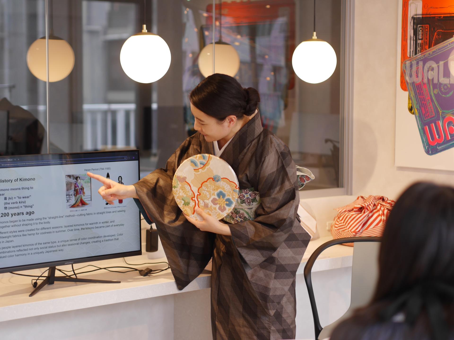 Kimono Art Workshop in Tokyo - Thumbnail 3