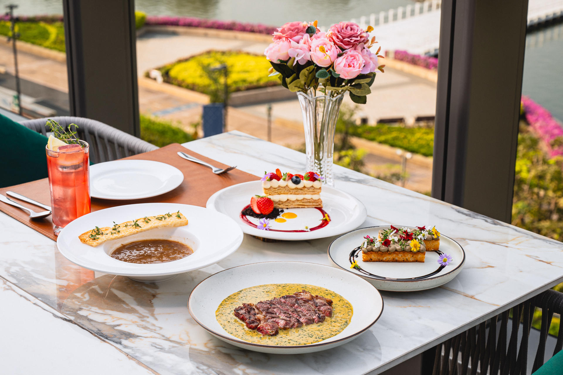 Vantage Point Buffet at Queen Sirikit National Convention Center - Thumbnail 13