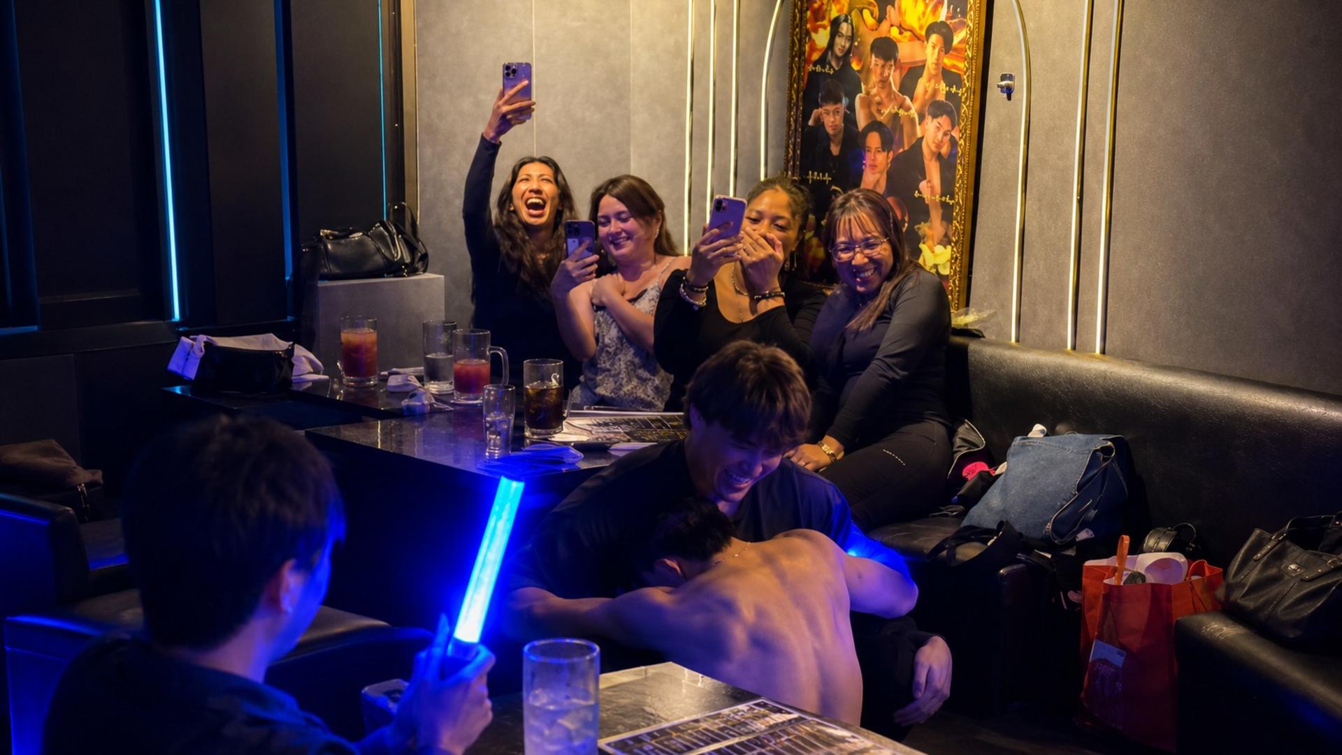 [Macho Macho Kabukicho Branch] Muscle Bar Experience - Thumbnail 4