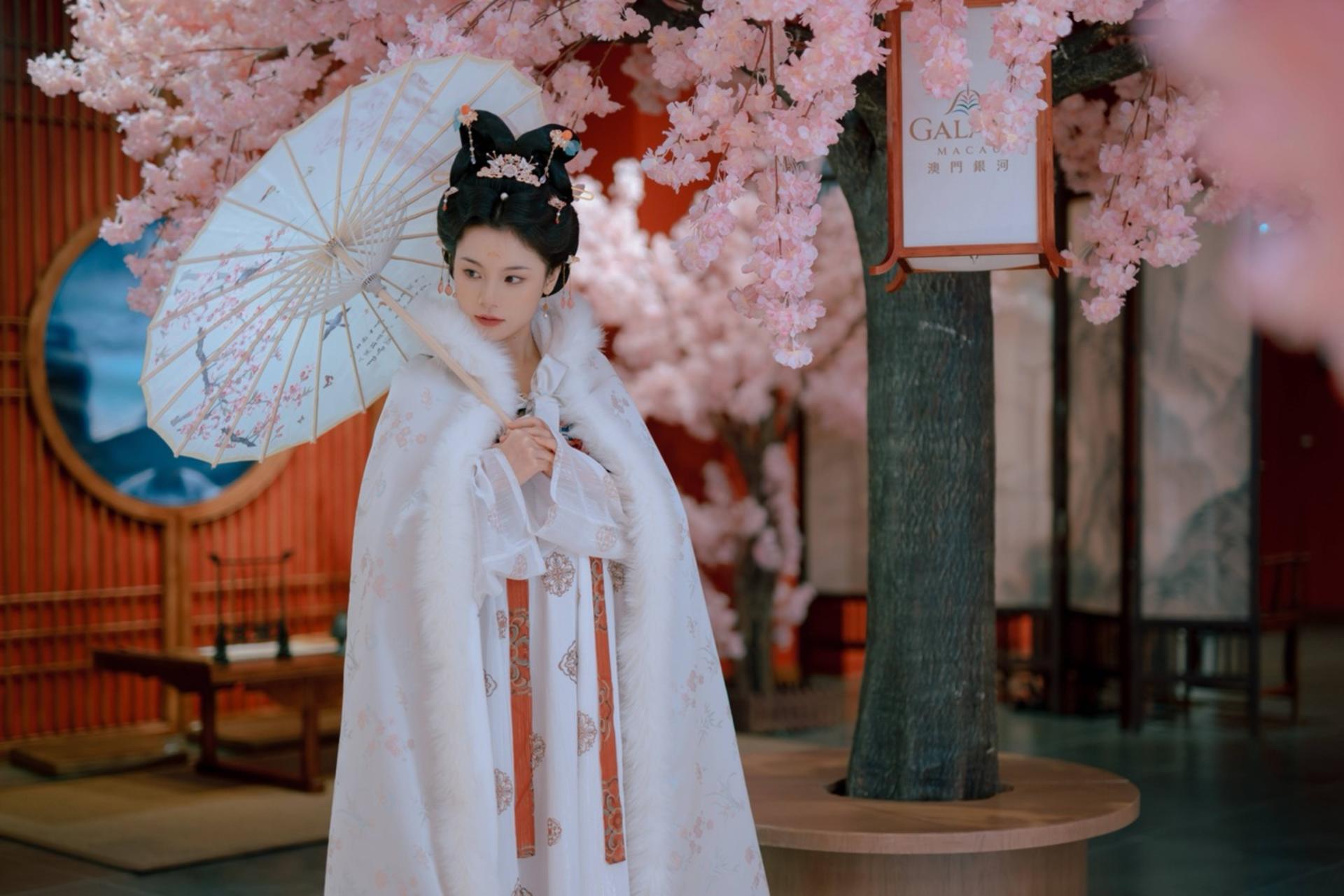 "Love Between Fairy and Devil" VR IMMERSIVE CENTER | VR Immersive Adventure Ride / Hanfu Rental & Photography Service - Thumbnail 8