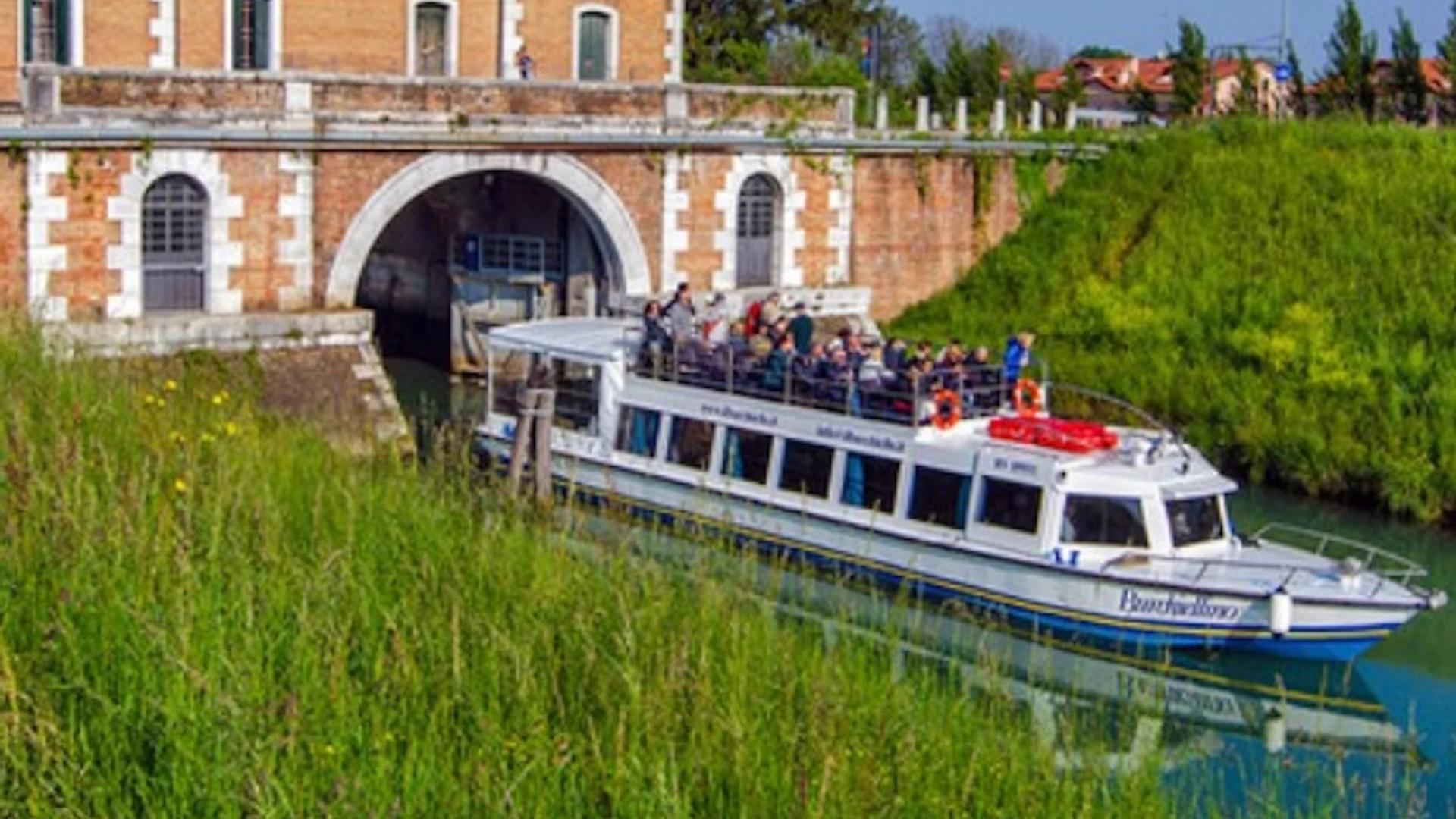 Burchiello Cruise day tour from Padua to Venice - Thumbnail 2