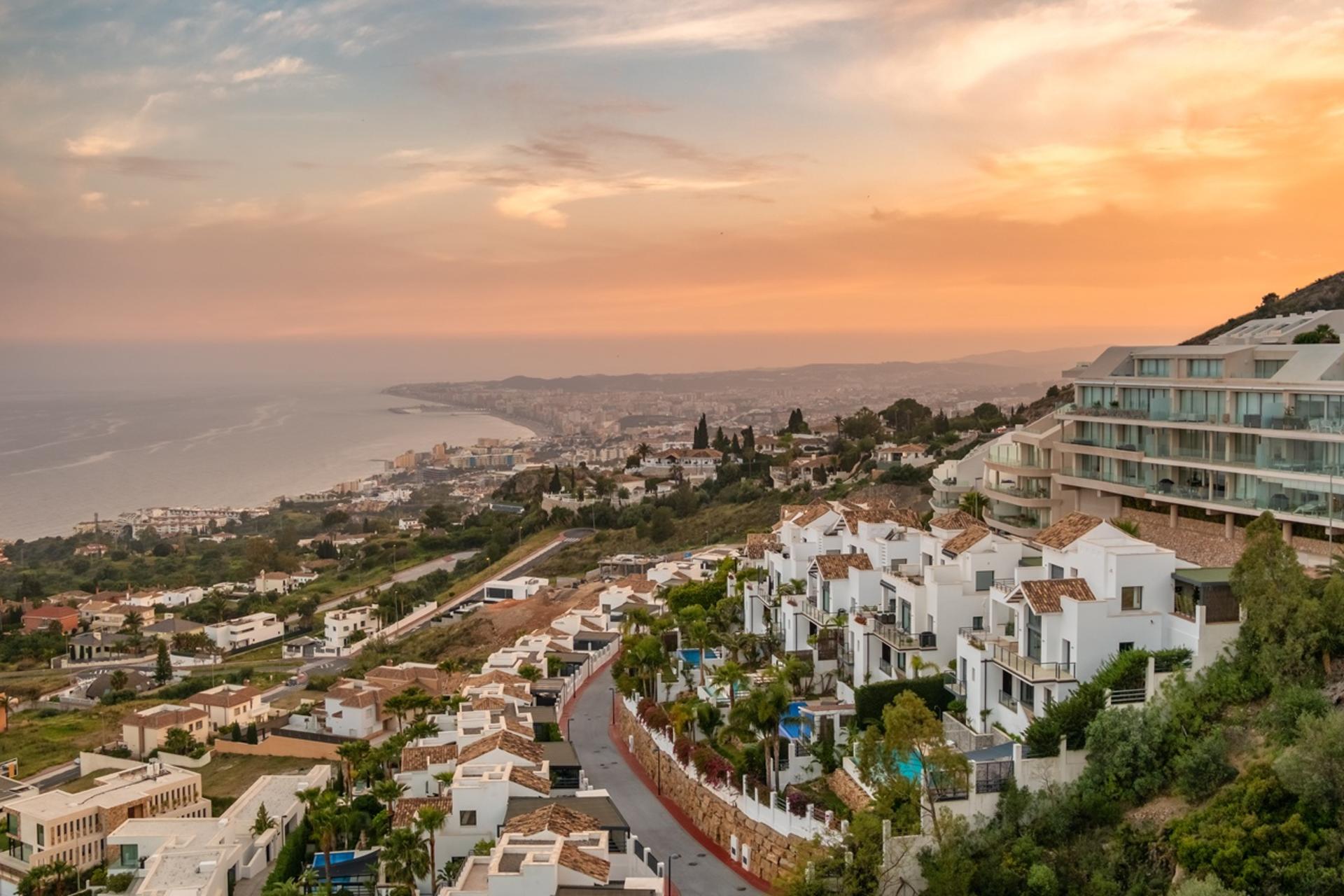 Marbella & Puerto Banús: Coastal Glamour Private Tour from Malaga - Thumbnail 2