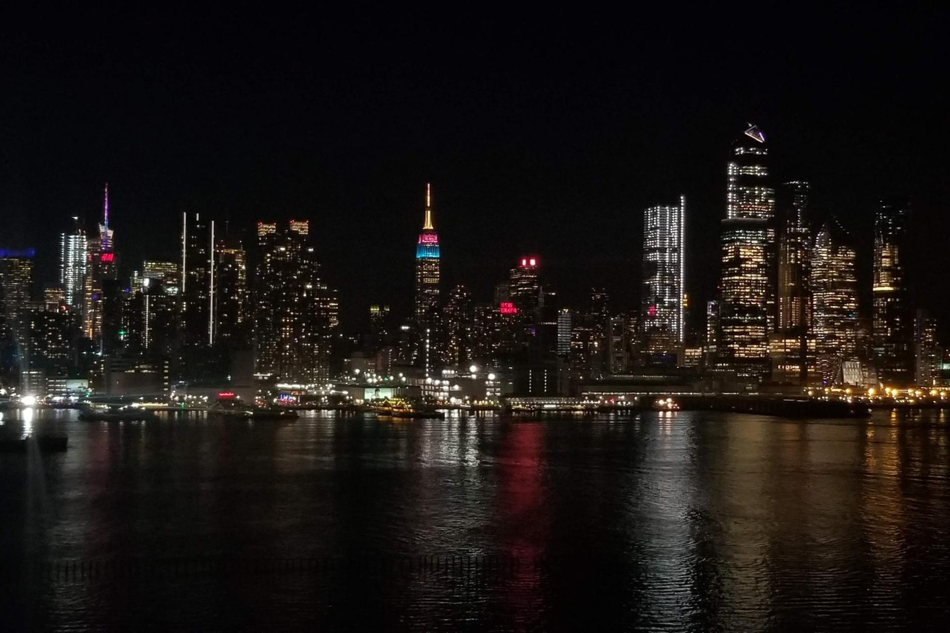 Skyline Night Tour in New York City - Thumbnail 4