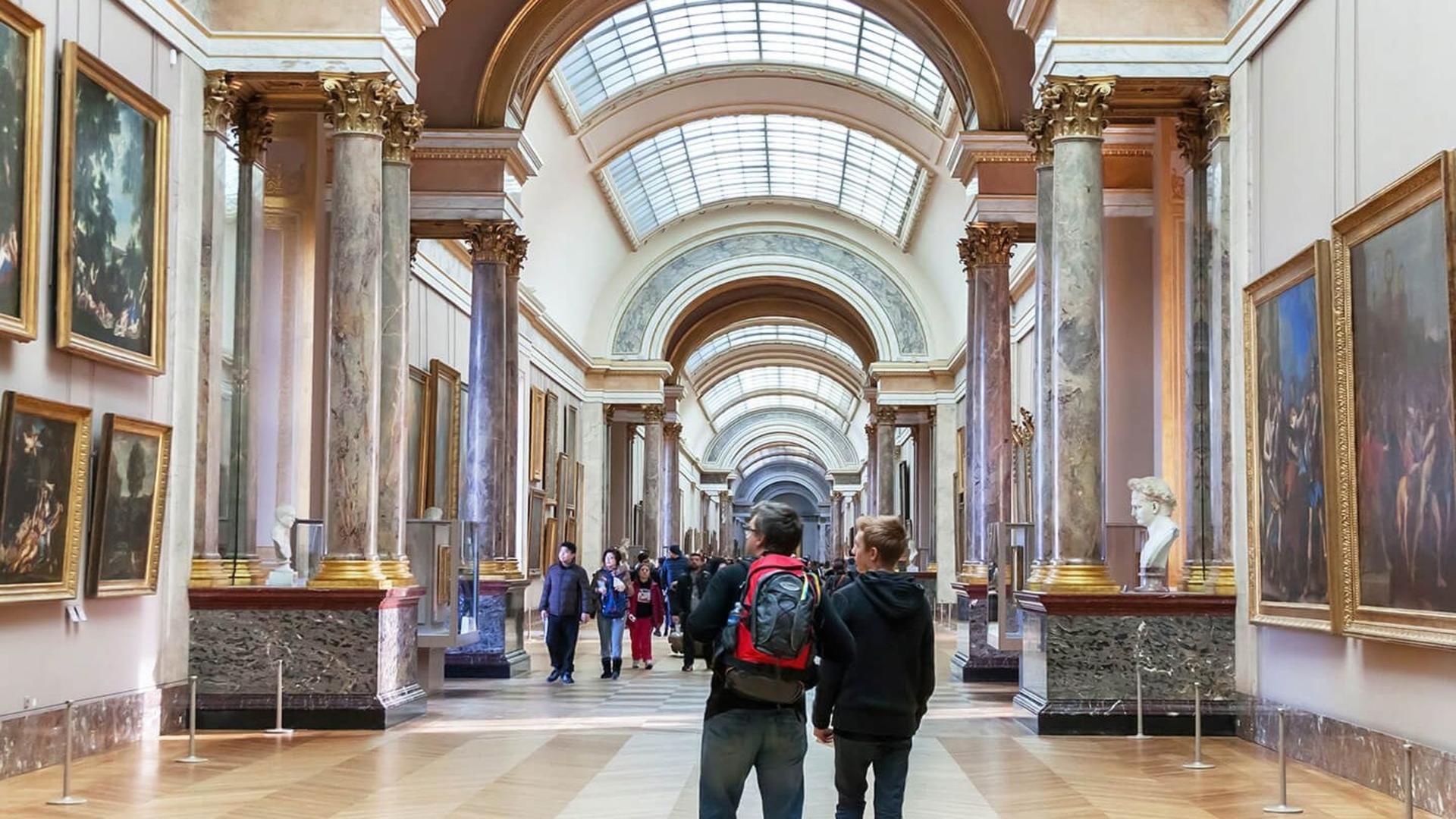 Louvre museum private tour in Paris  - Thumbnail 3