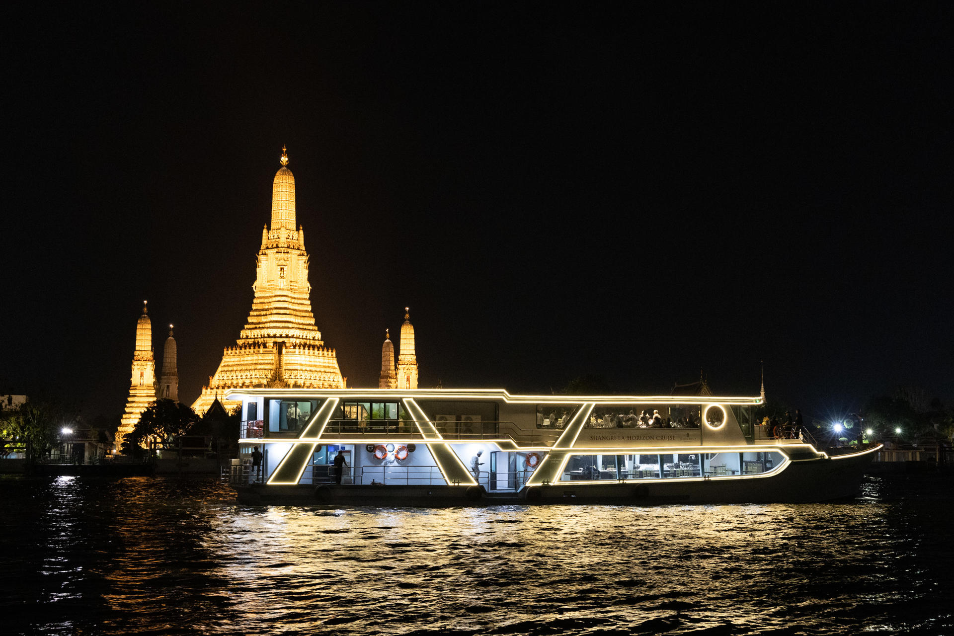 Horizon Dinner Cruise along the Chao Phraya River by Shangri-La Hotel, Bangkok - Image 1