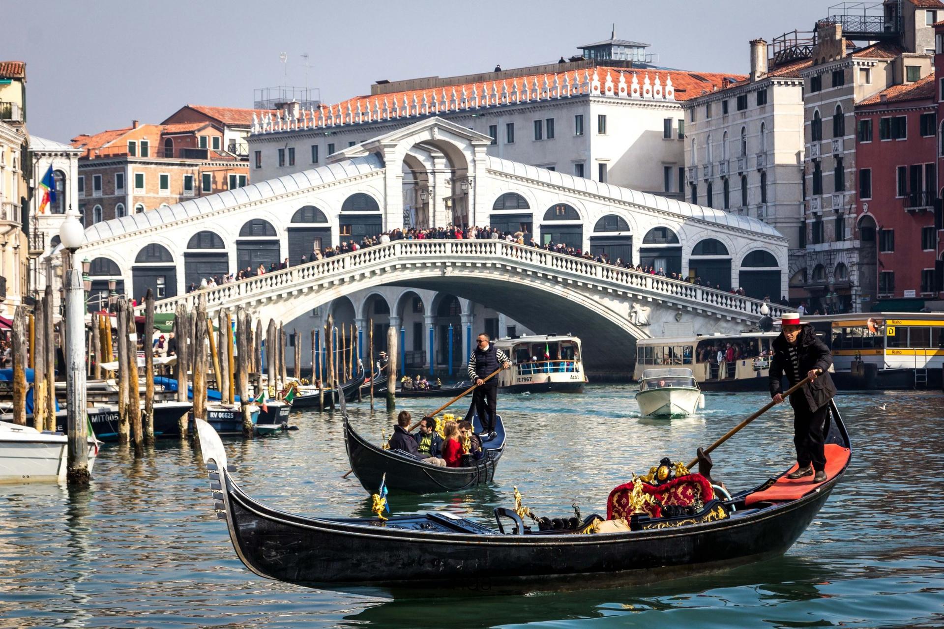 Venice Scavenger Hunt and City Highlights Day Trip - Thumbnail 5