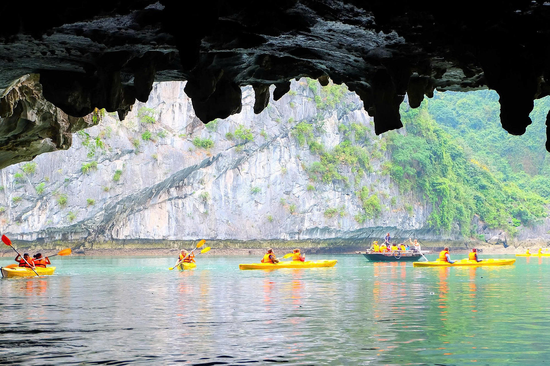 Cozy Indochine Day Cruise: Ha Long Bay, Sung Sot, Ti Top - Thumbnail 13