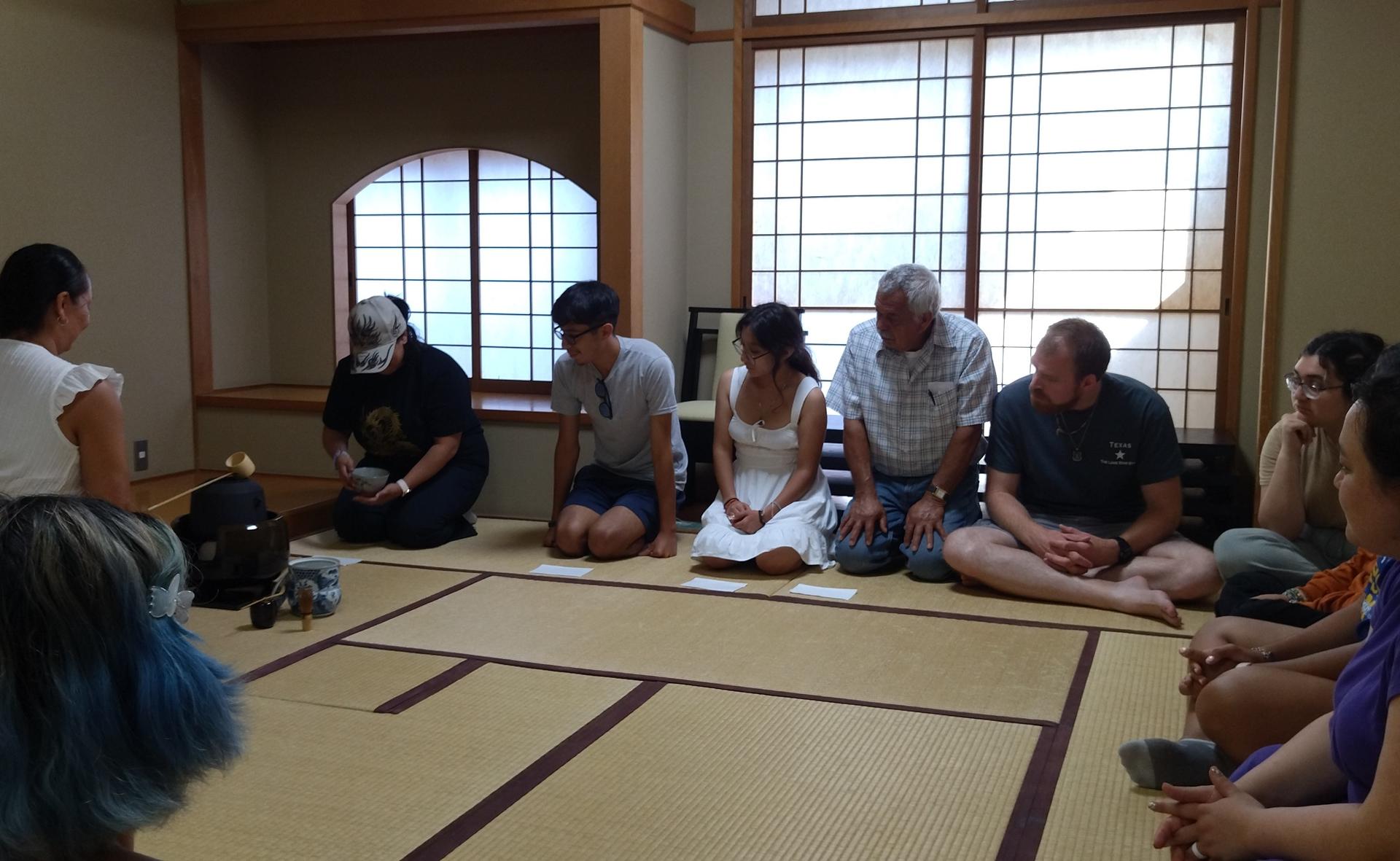 Authentic Tea Ceremony Experience in a Tea Room (Osaka) - Thumbnail 4