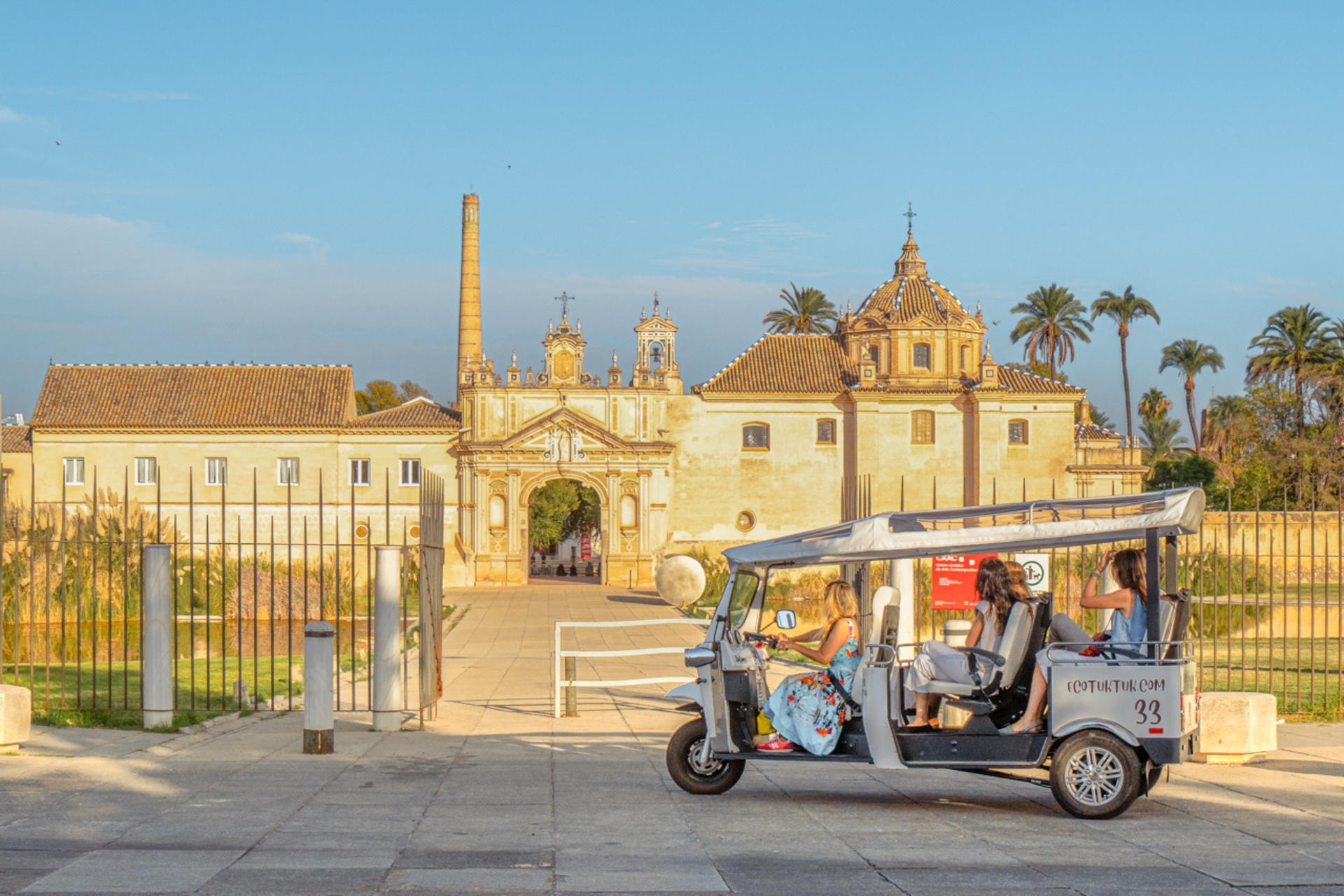 Private Eco Tuk Tuk Tour in Seville - Thumbnail 3