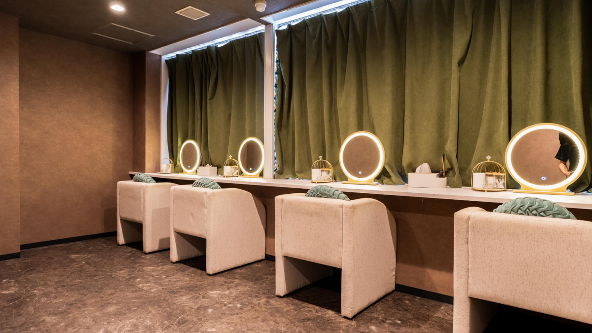 Osaka: Vietnamese Emperor Head Wash Spa Experience - Thumbnail 2
