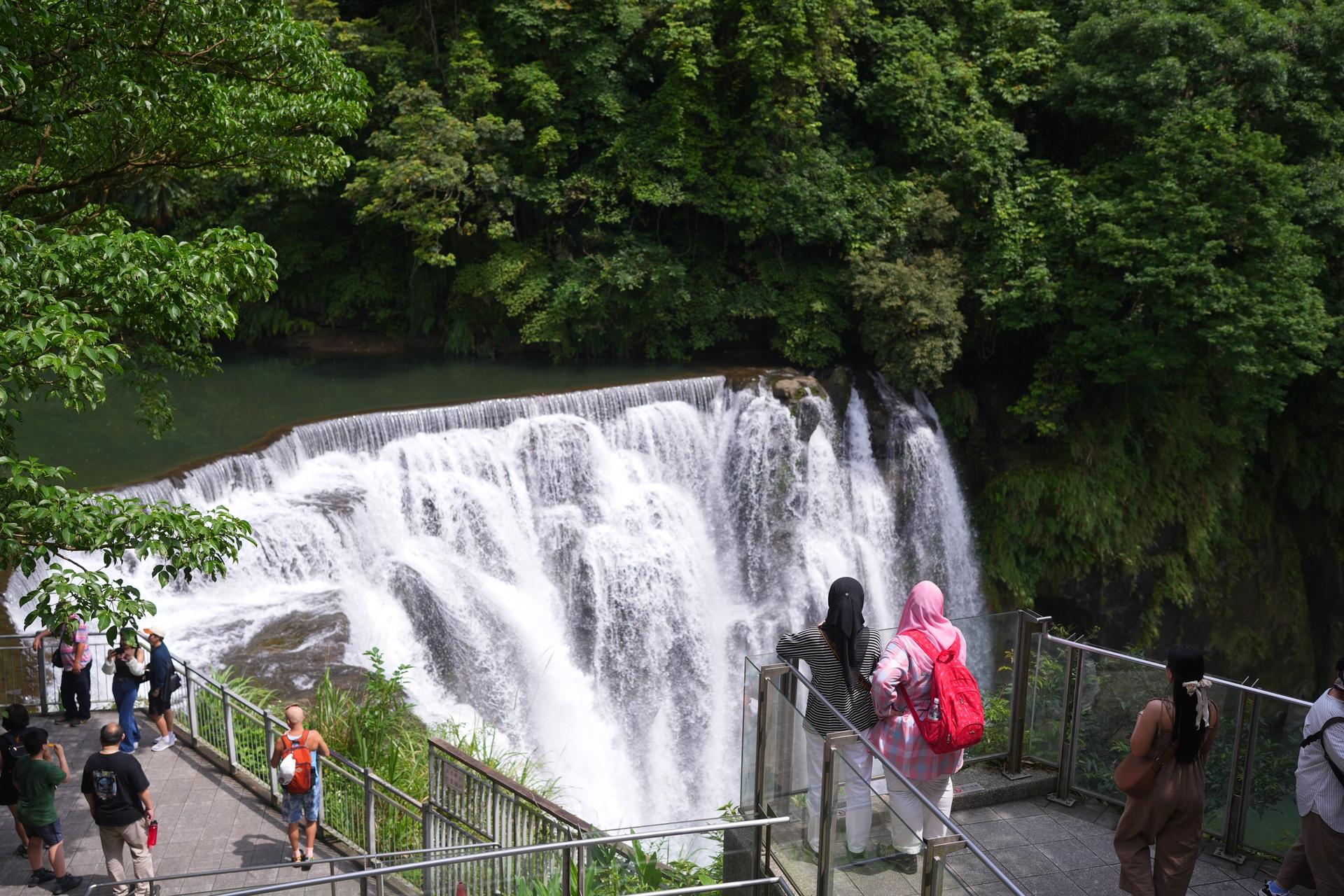 Taipei Chiufen & Heping Island Park Private Full-Day Tour - Thumbnail 21