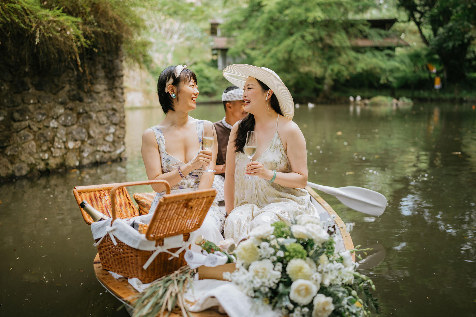 Romantic Picnic by Boat in Dua Dari Ubud - Thumbnail 3