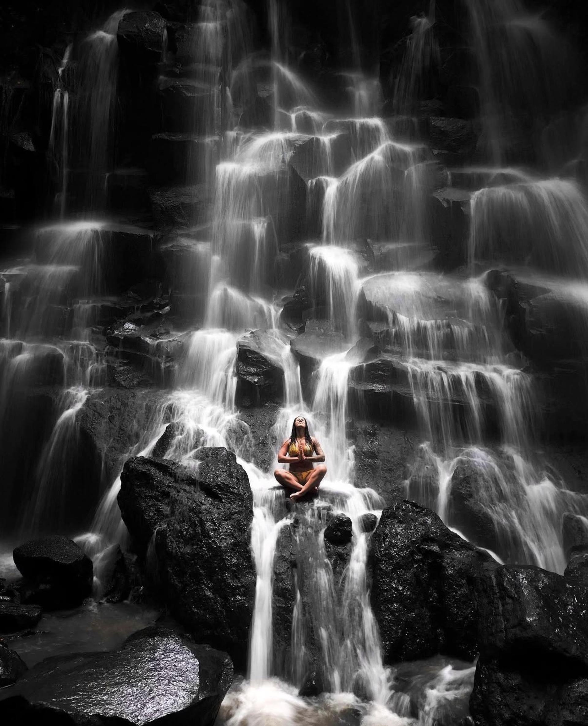 Koi Pond Bali Photoshoot & Ubud Instagramable Tour - Thumbnail 10